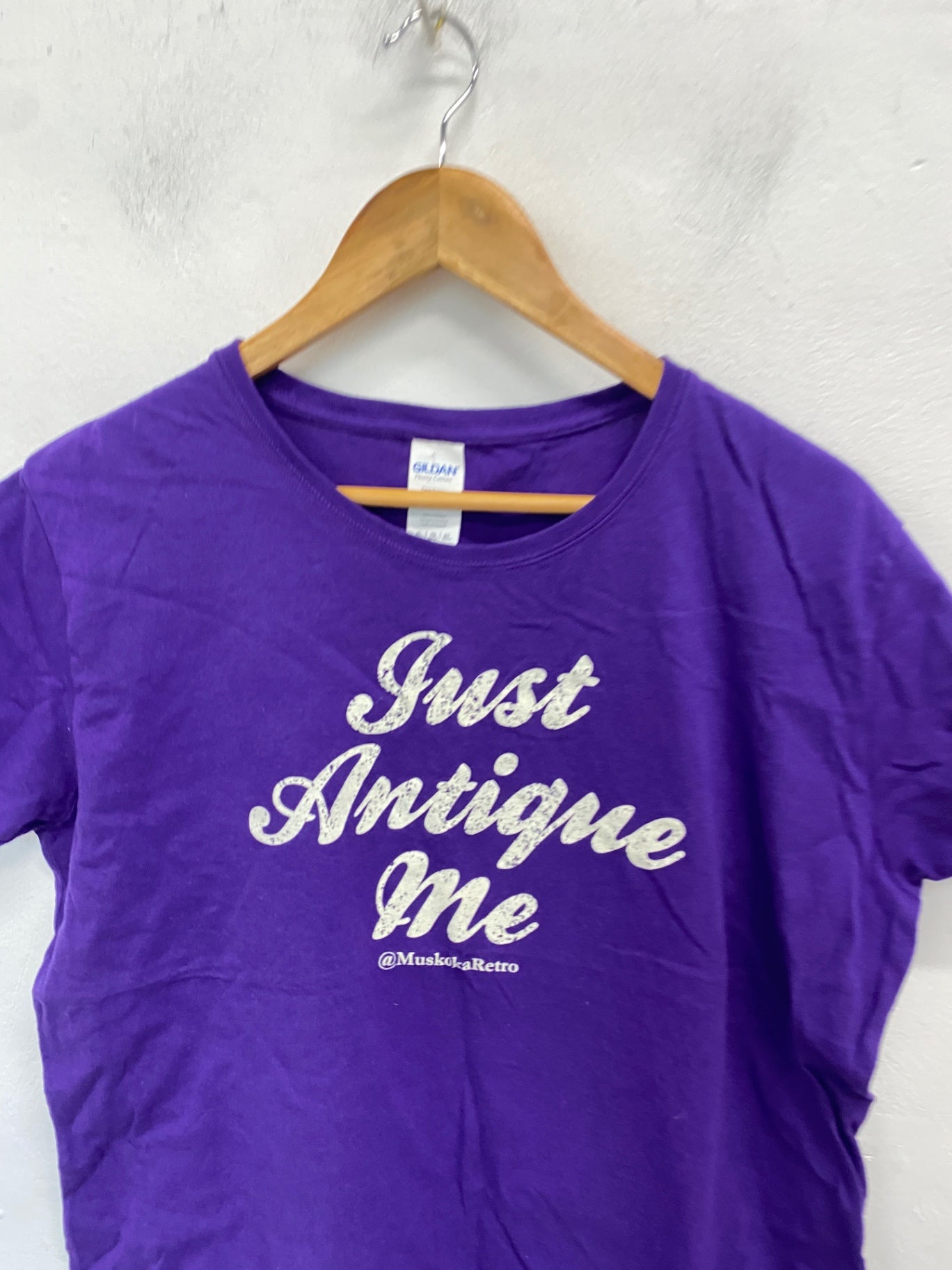 Gorgeous GILDAN T-Shirt XL Purple antique me print KM001