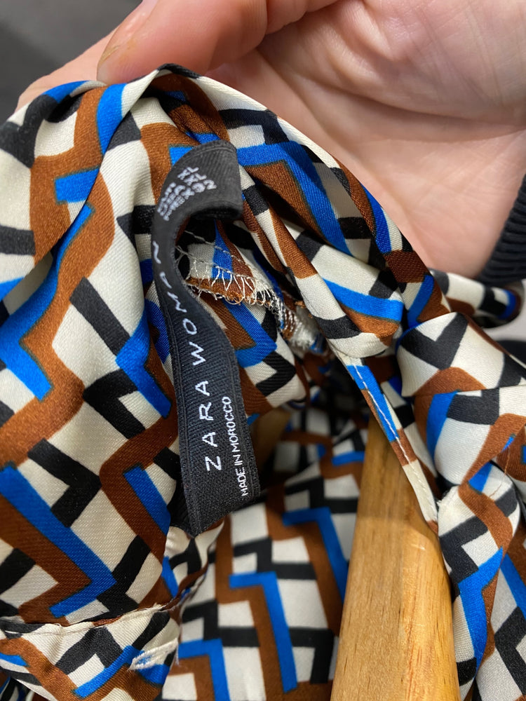 Stunning Zara Blouse pussy bow XL geometric pattern KM001