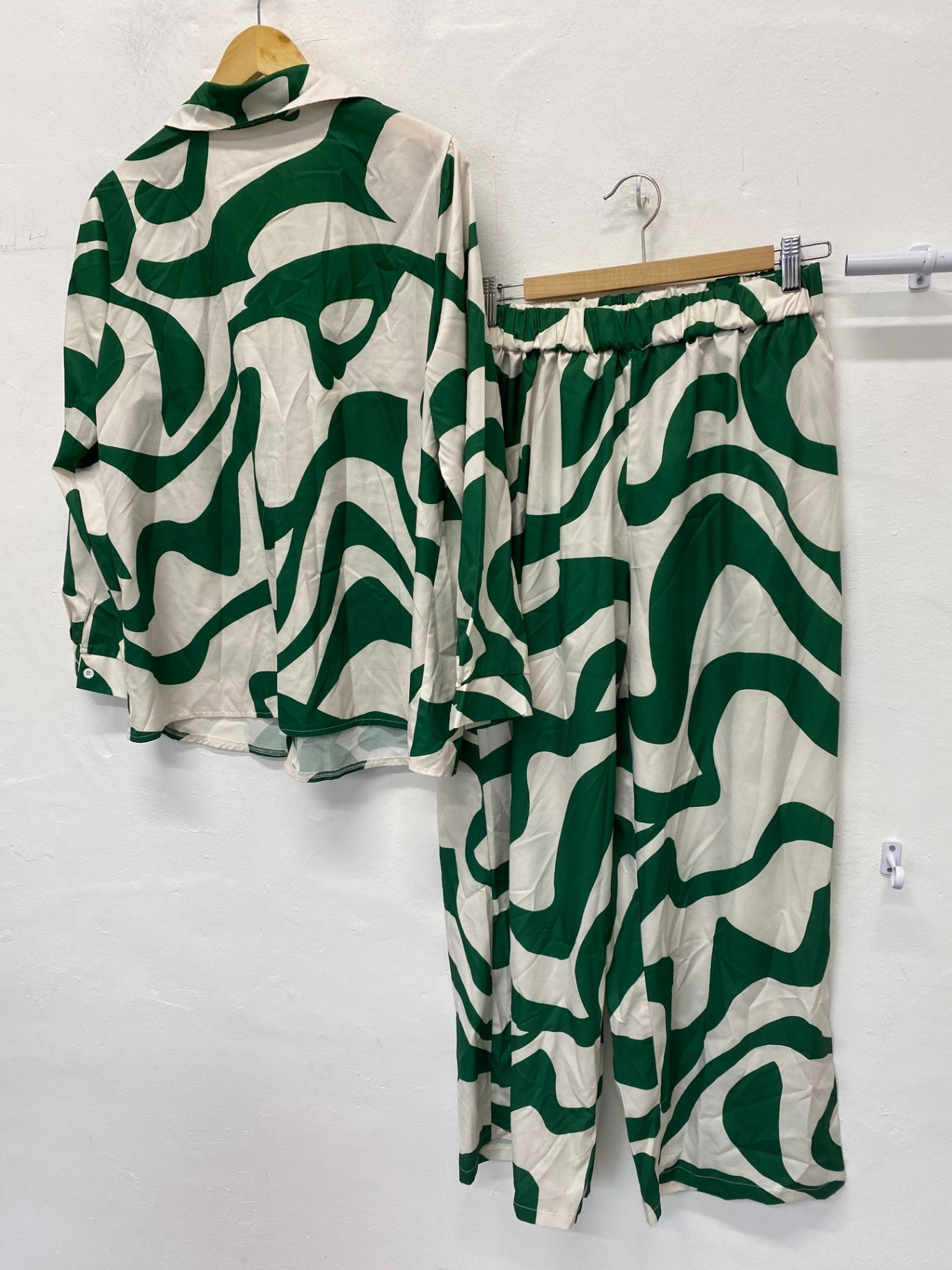 Gorgeous Shien Loungewear pyjamas  set uk16 Beige and Green geometric KM001