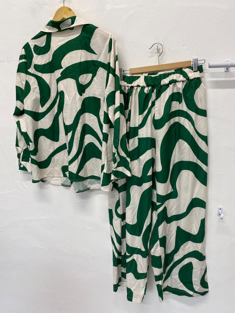 Gorgeous Shien Loungewear pyjamas  set uk16 Beige and Green geometric KM001