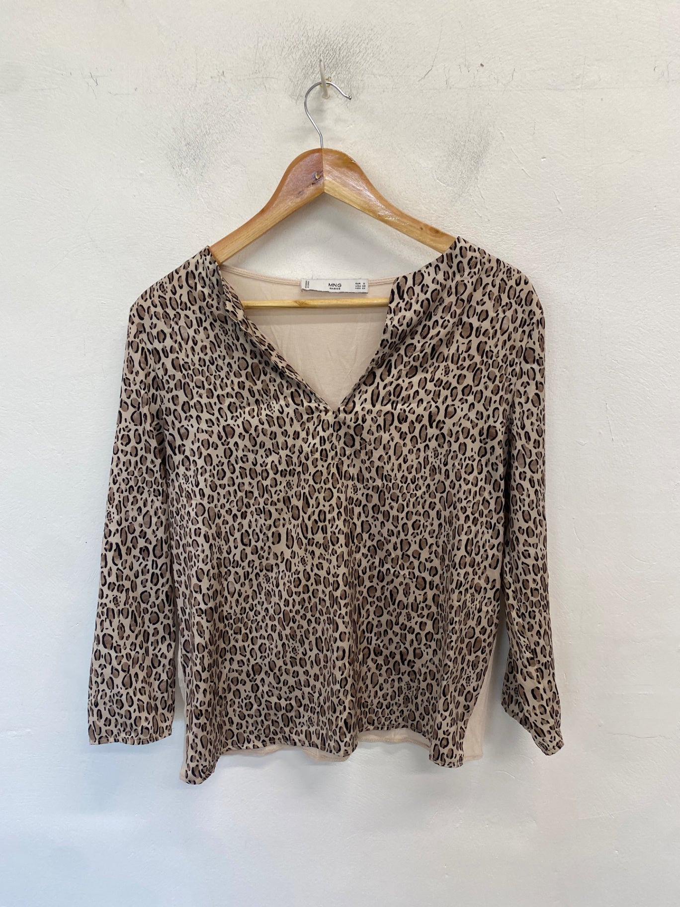 Stunning MNG Blouse S Beige with black leopard print AM011