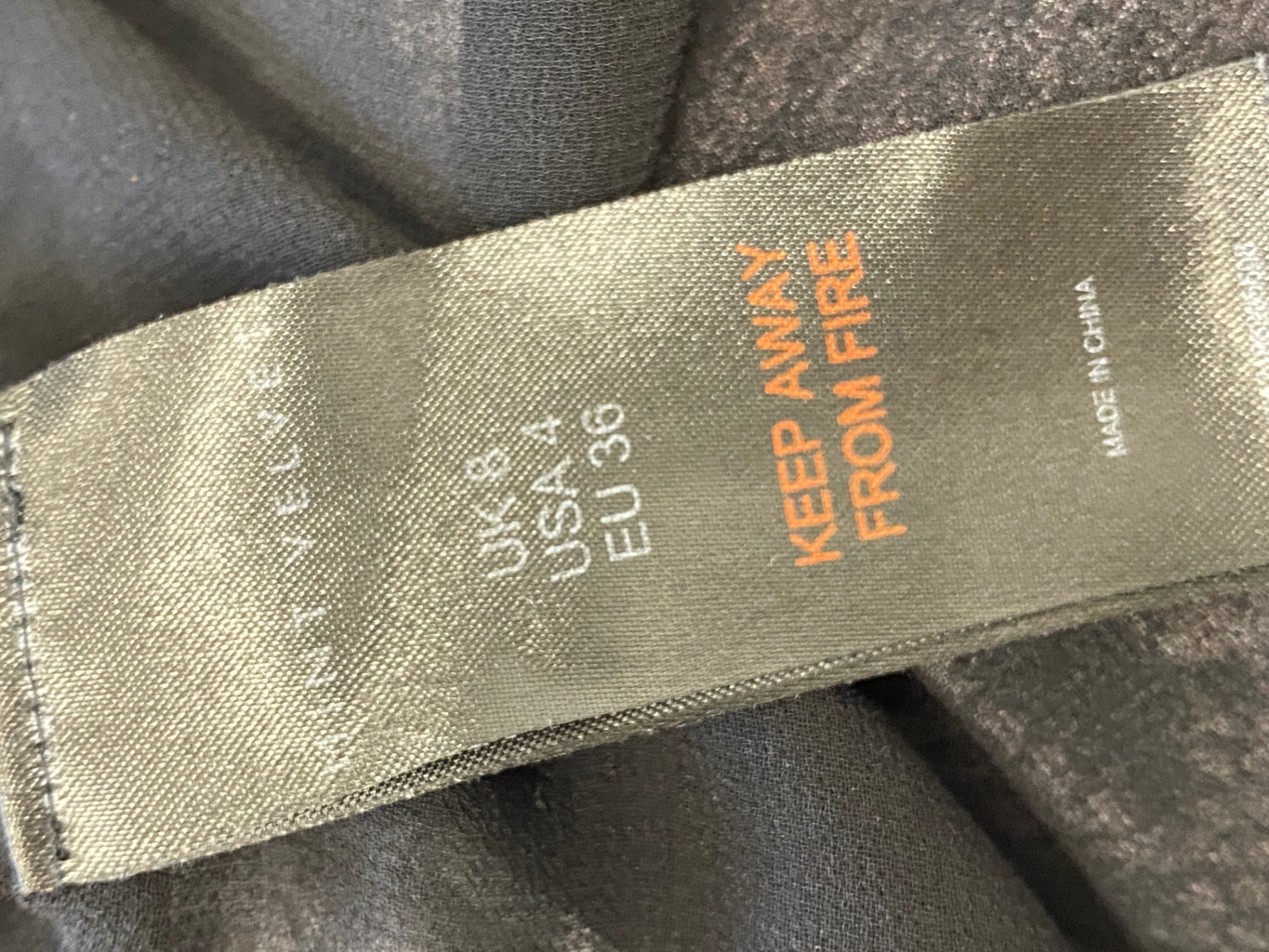 Stunning Mint Velvet Blouse UK 8 Purple snake print off shoulder blouse AM011