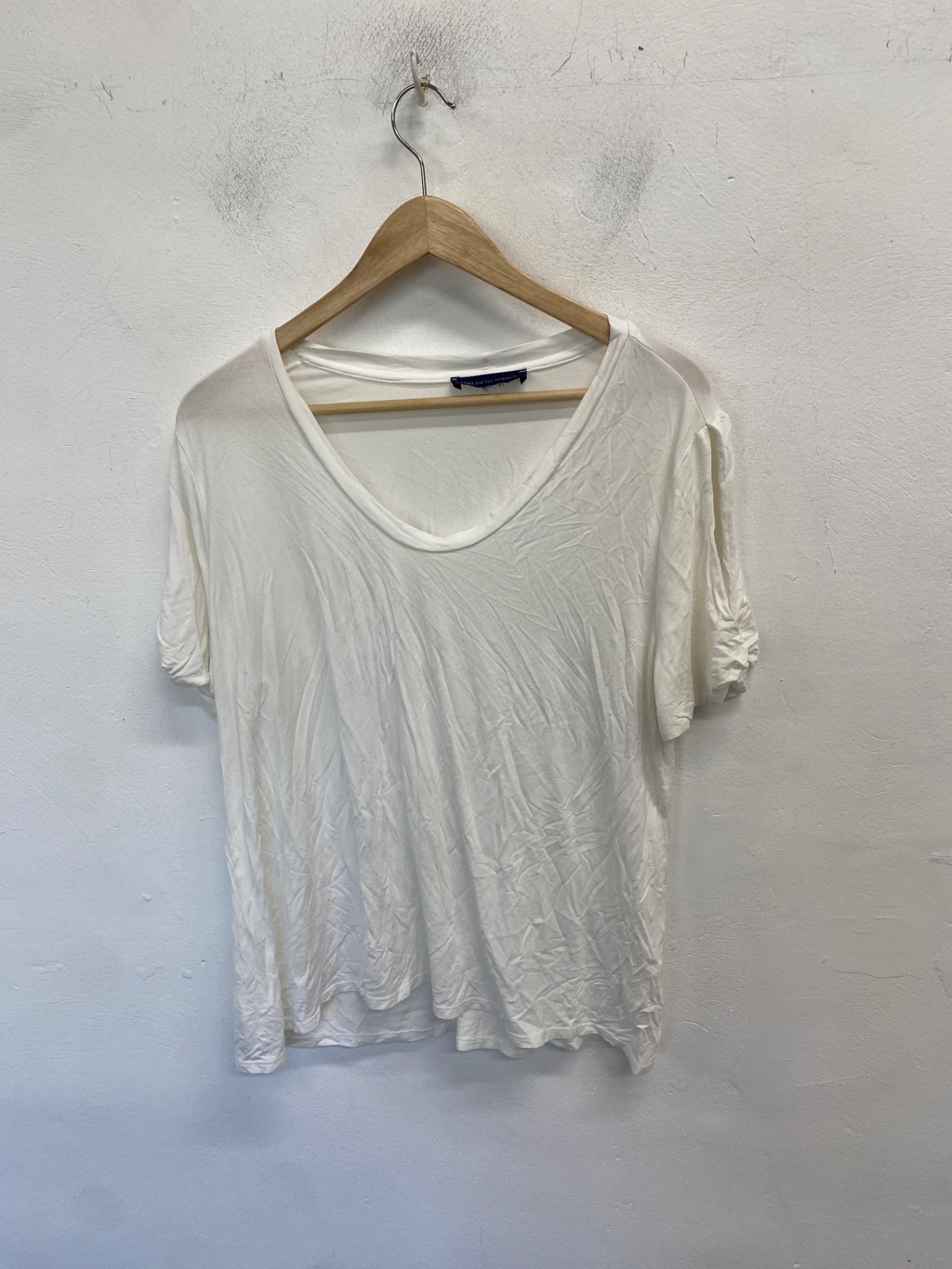 Stunning Saks fifth Avenue T-Shirt XL Cream/Off-white casual spring vibe KM001
