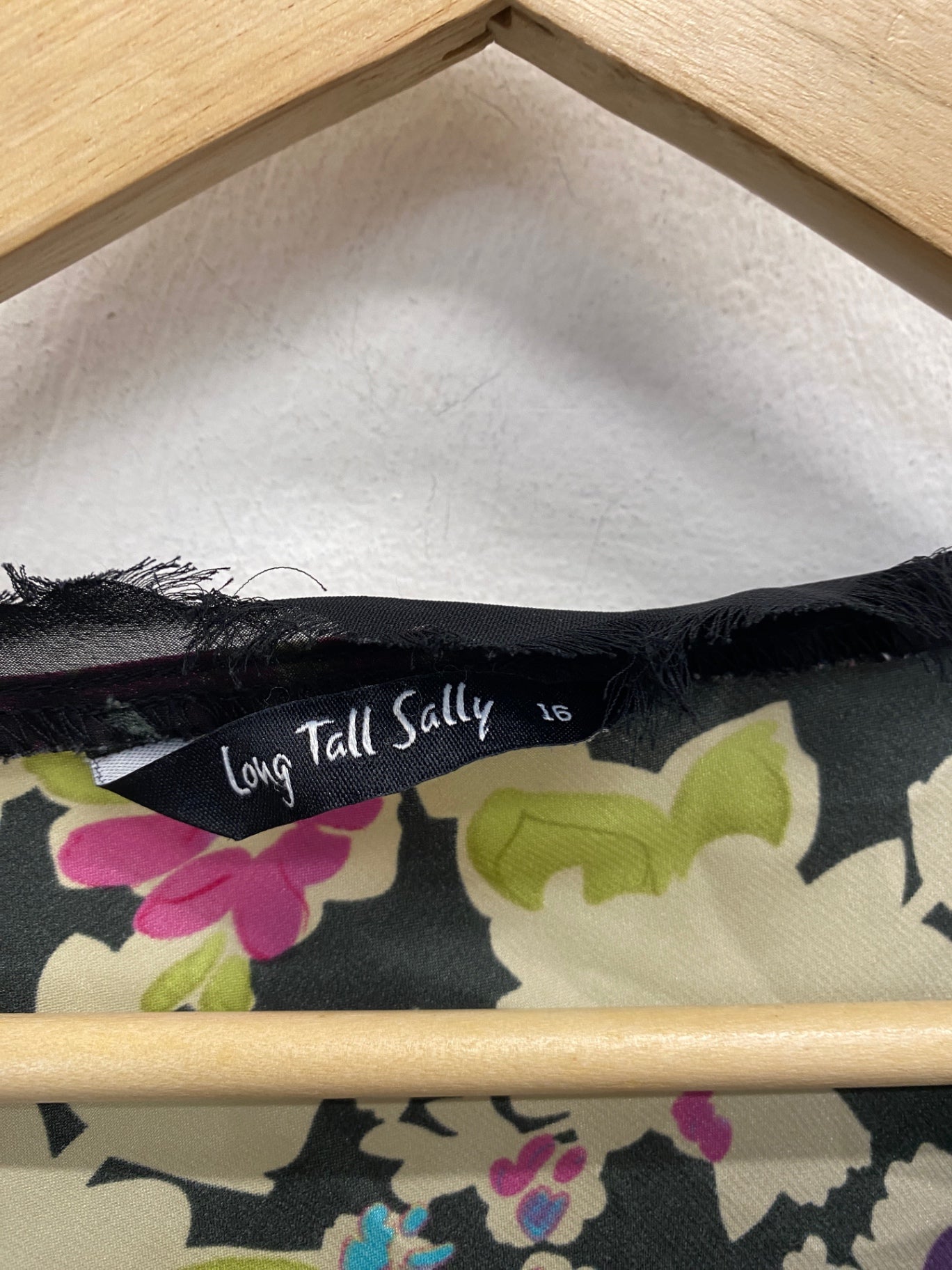 Stunning Long tall sally Short sleeve top UK 16 Multicolor floral sequin KM001