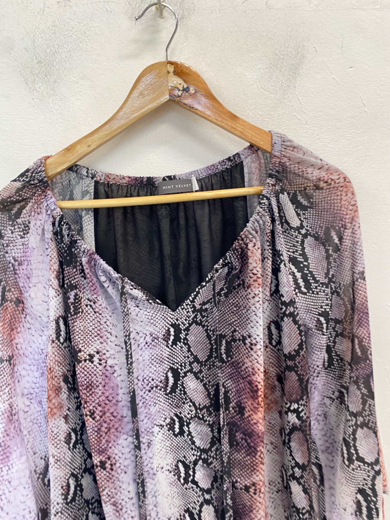 Stunning Mint Velvet Blouse UK 8 Purple snake print off shoulder blouse AM011