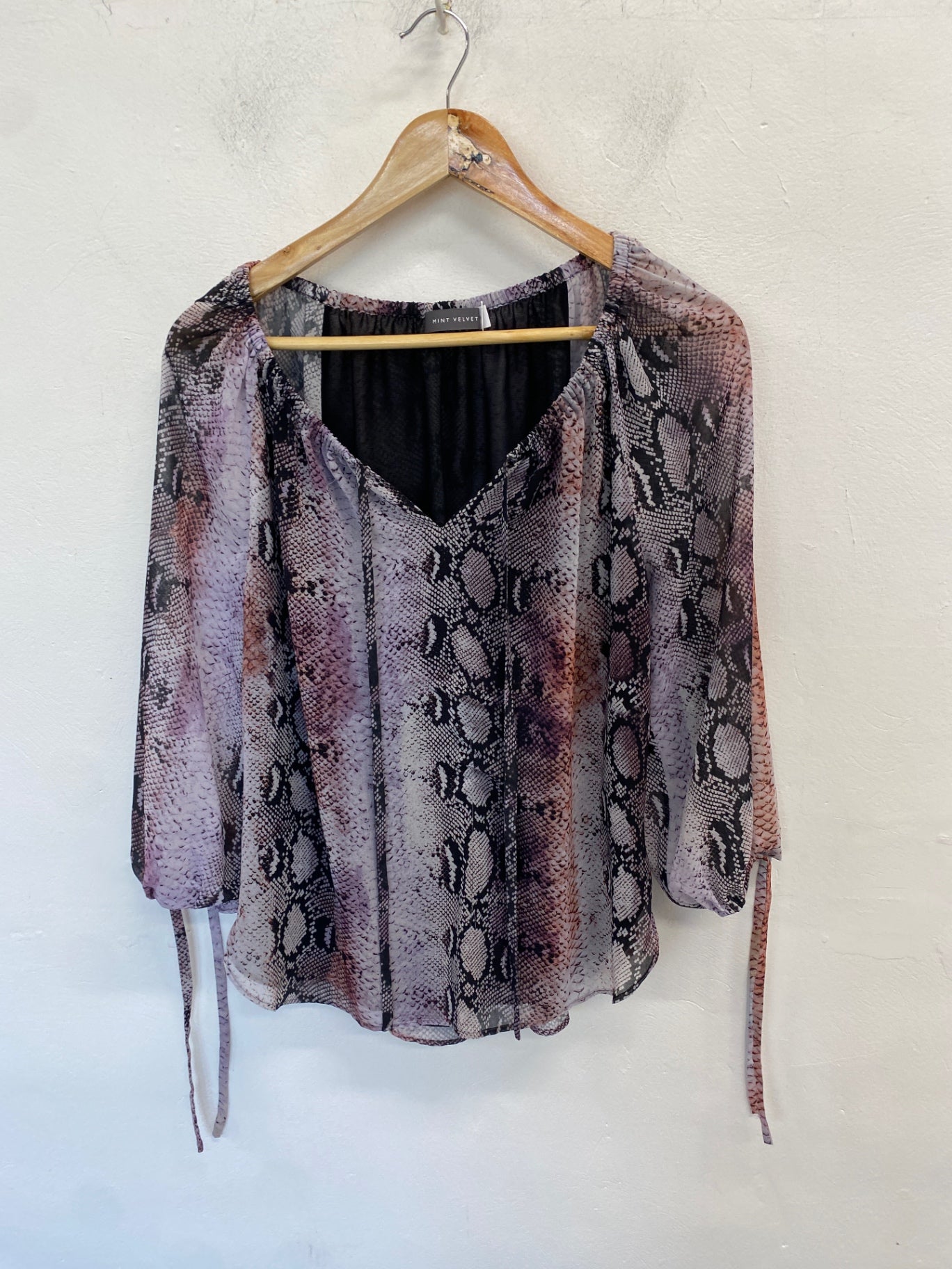 Stunning Mint Velvet Blouse UK 8 Purple snake print off shoulder blouse AM011