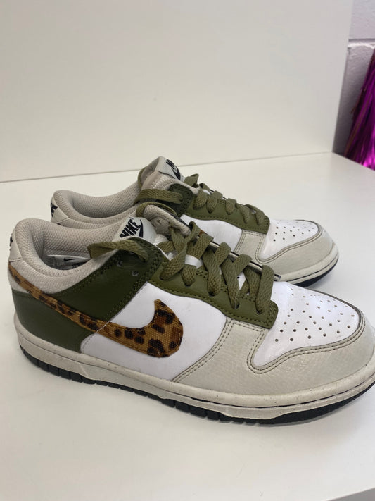 Classic Nike Dunk Low (GS) Leopard Sneakers Uk3 Leopard Print BB001