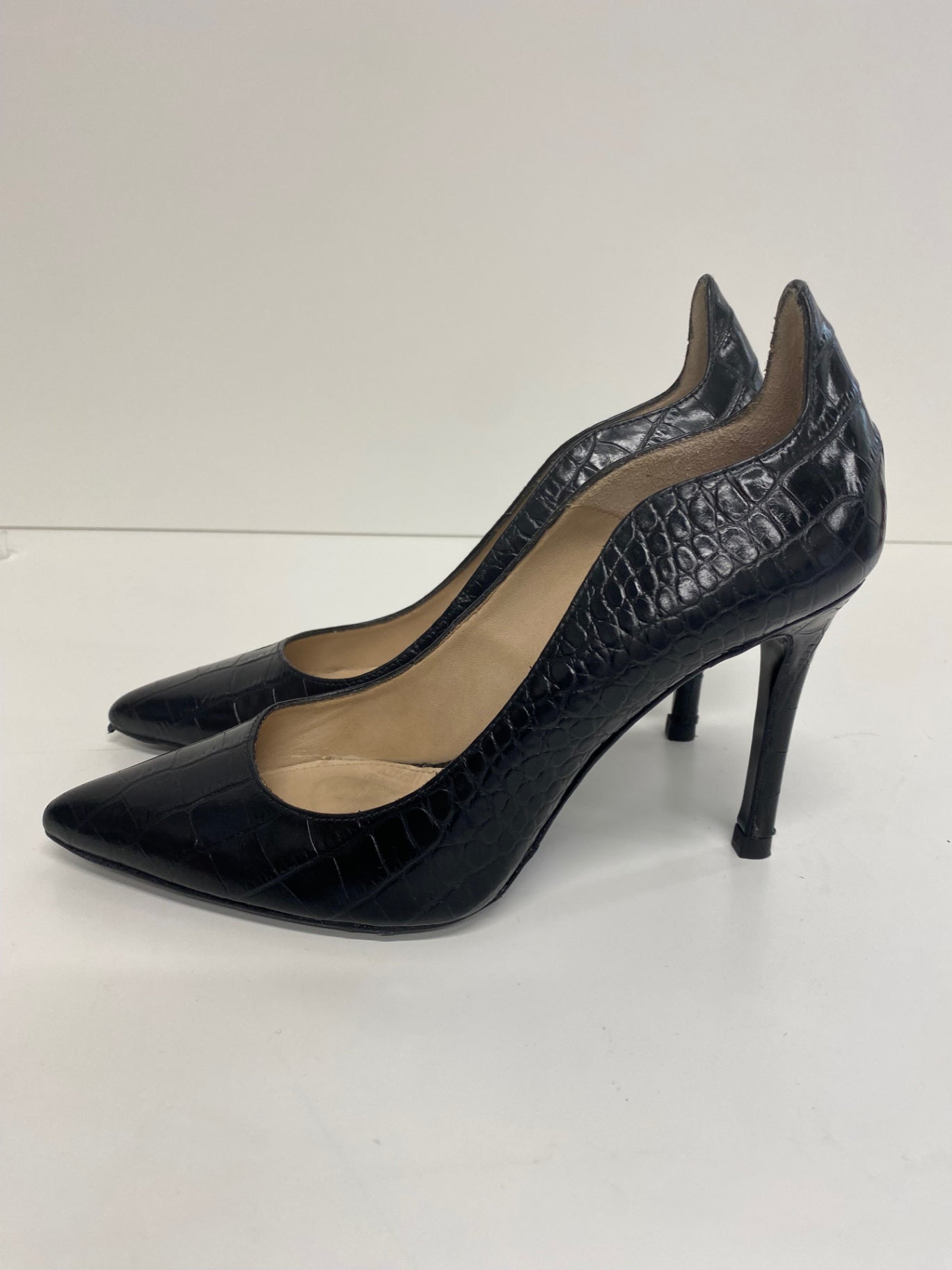 Stunning Massimo Dutti High heels uk4 Black Animal scalloped heel BB001