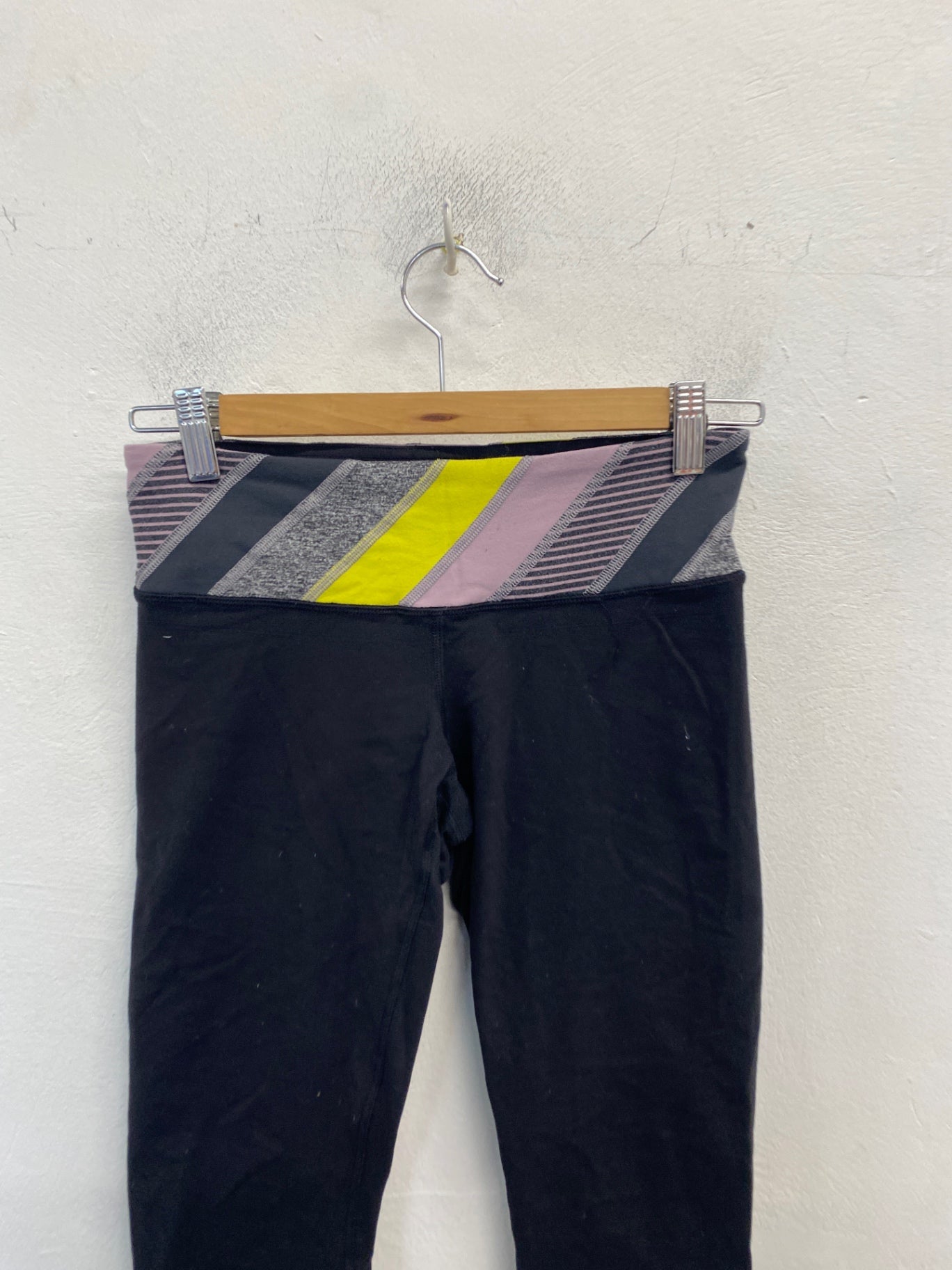 Stunning Lululemon leggings UK 10 Black cropped BB001