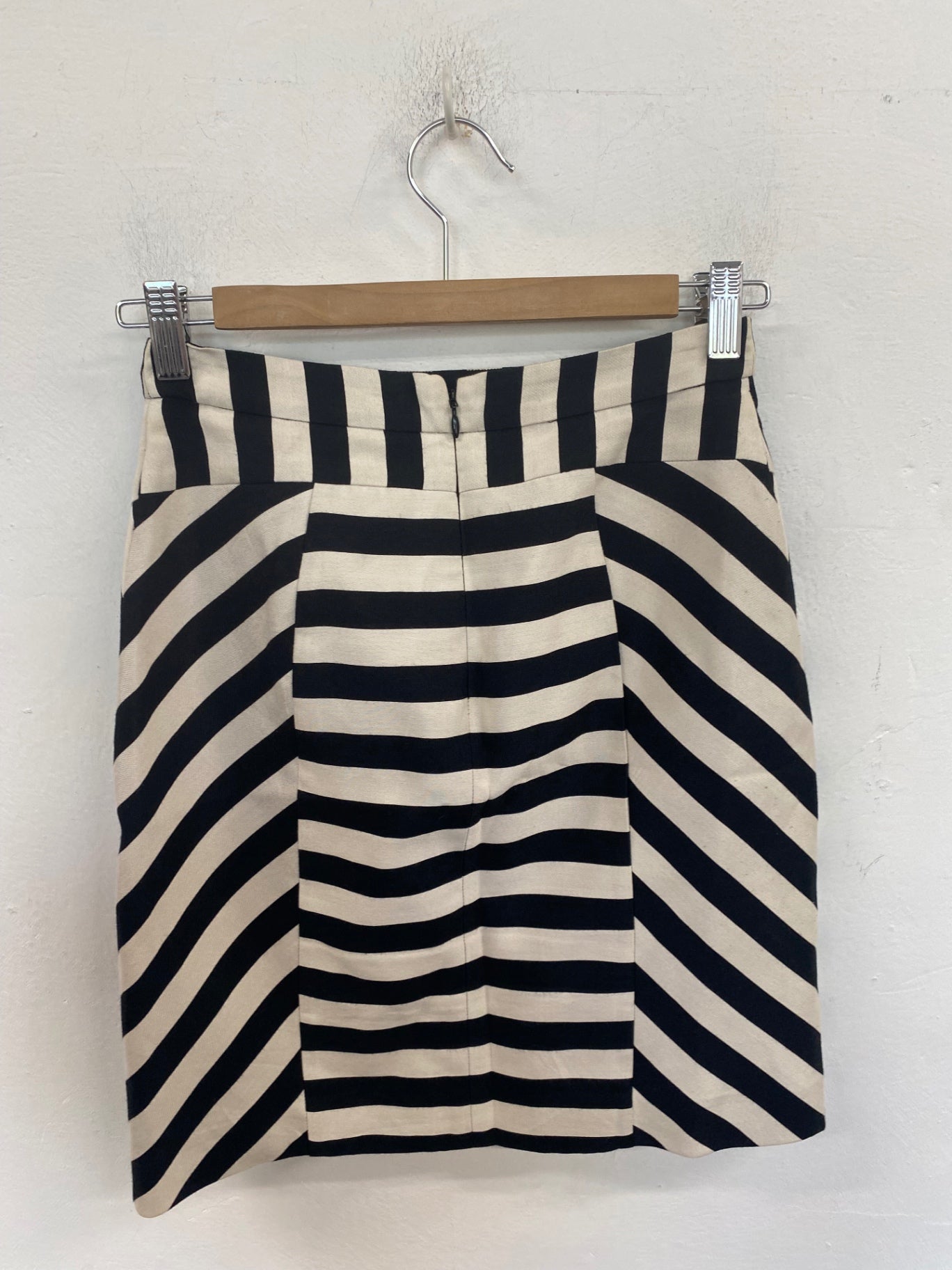 Classic Reiss Karis Mini Skirt UK6 Black & White Stripe JB006