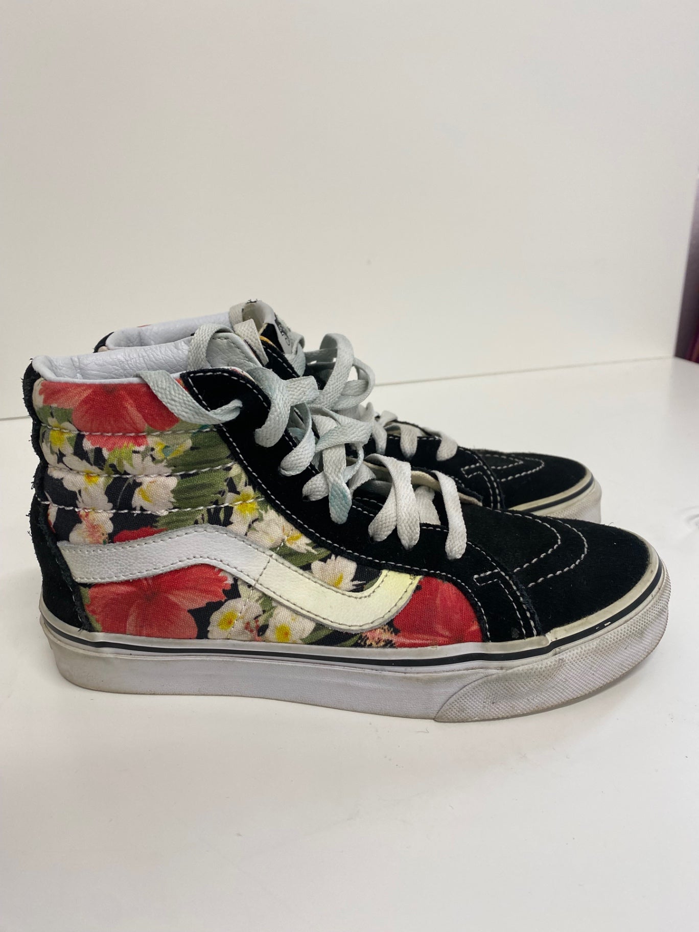 Classic Vans Sneakers UK3 Black Floral Patterns BT001