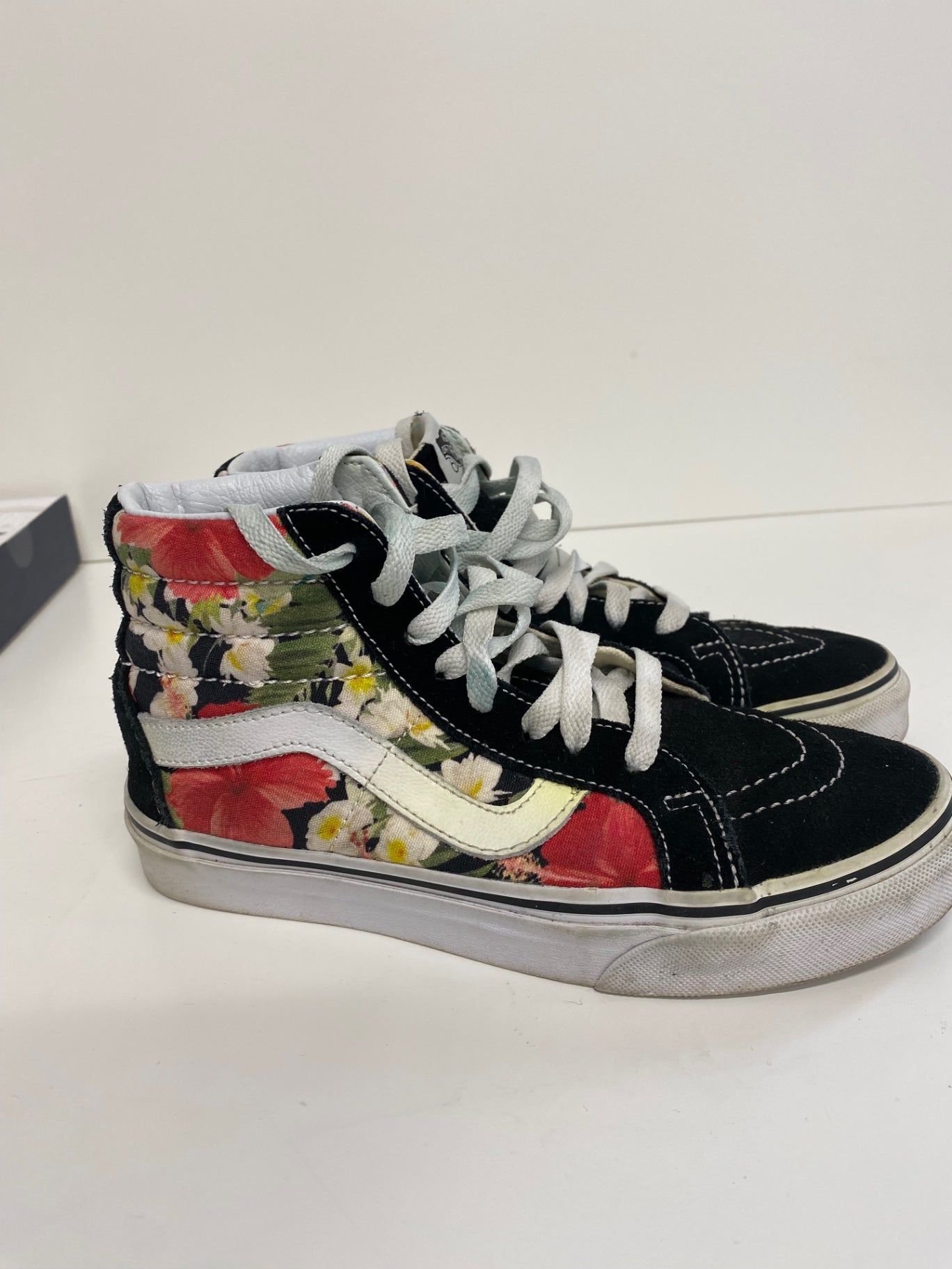 Classic Vans Sneakers UK3 Black Floral Patterns BT001