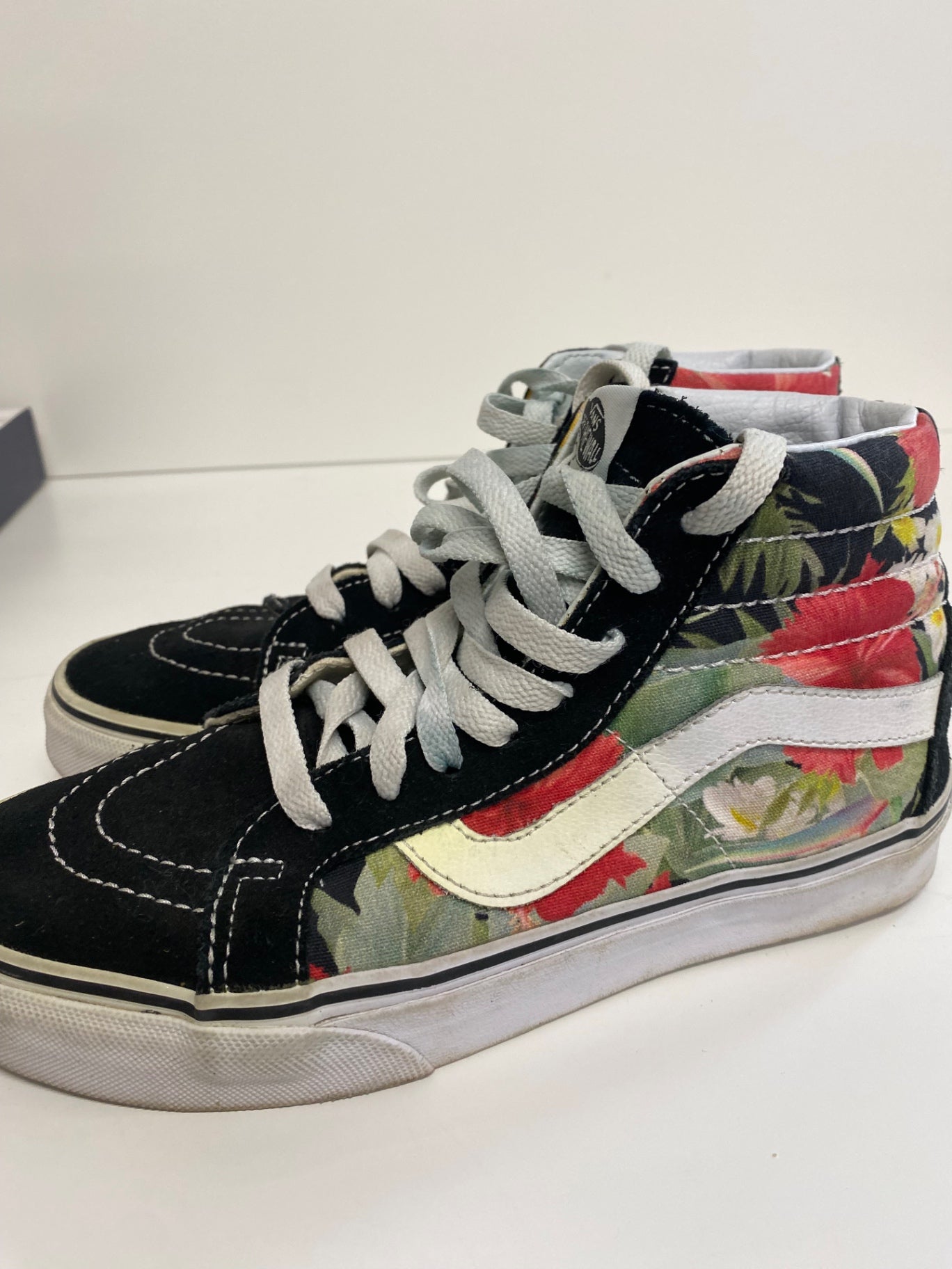Classic Vans Sneakers UK3 Black Floral Patterns BT001