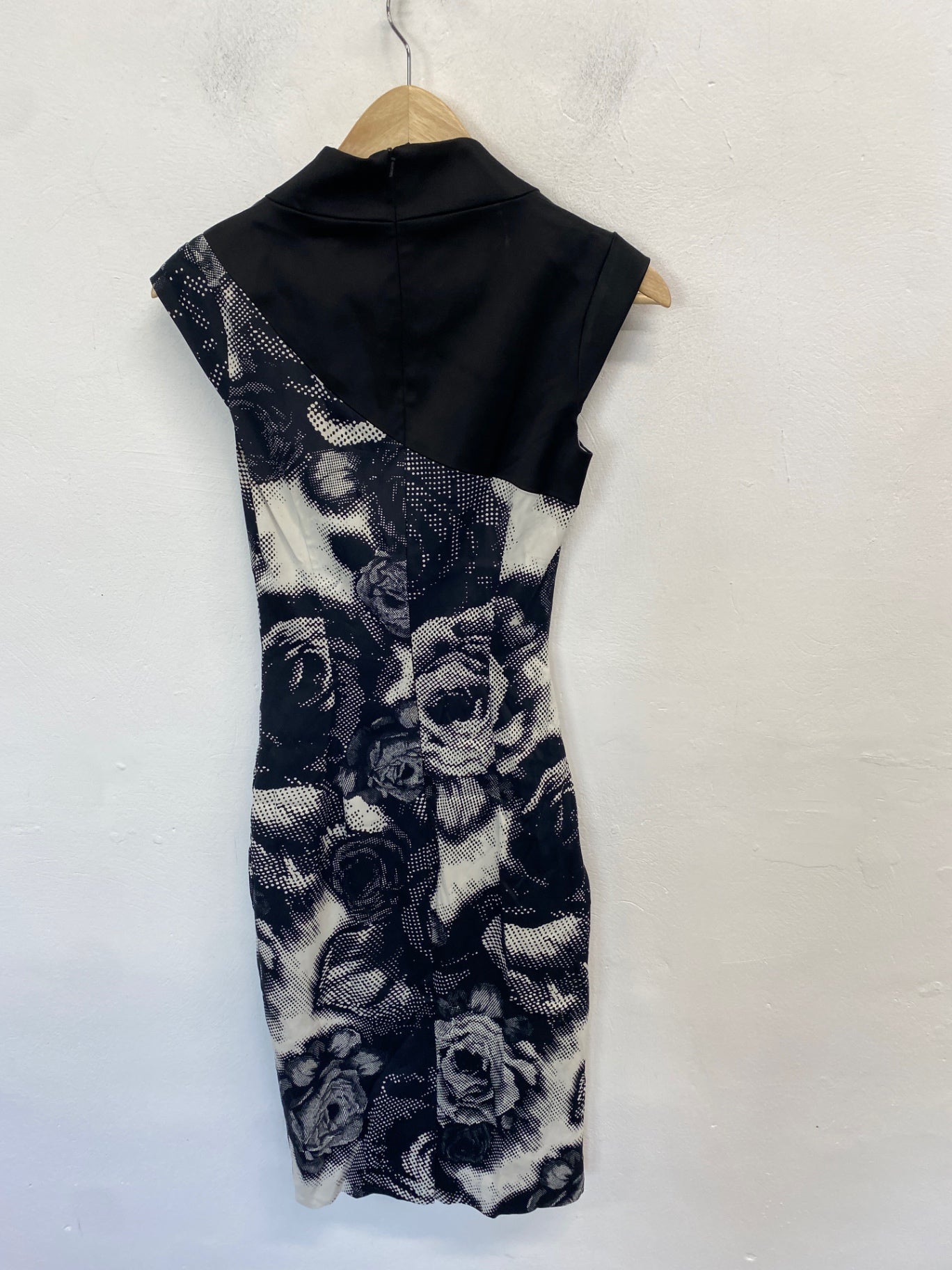 Classic Karen Millen Dress UK8 grey roses Pencil JB006