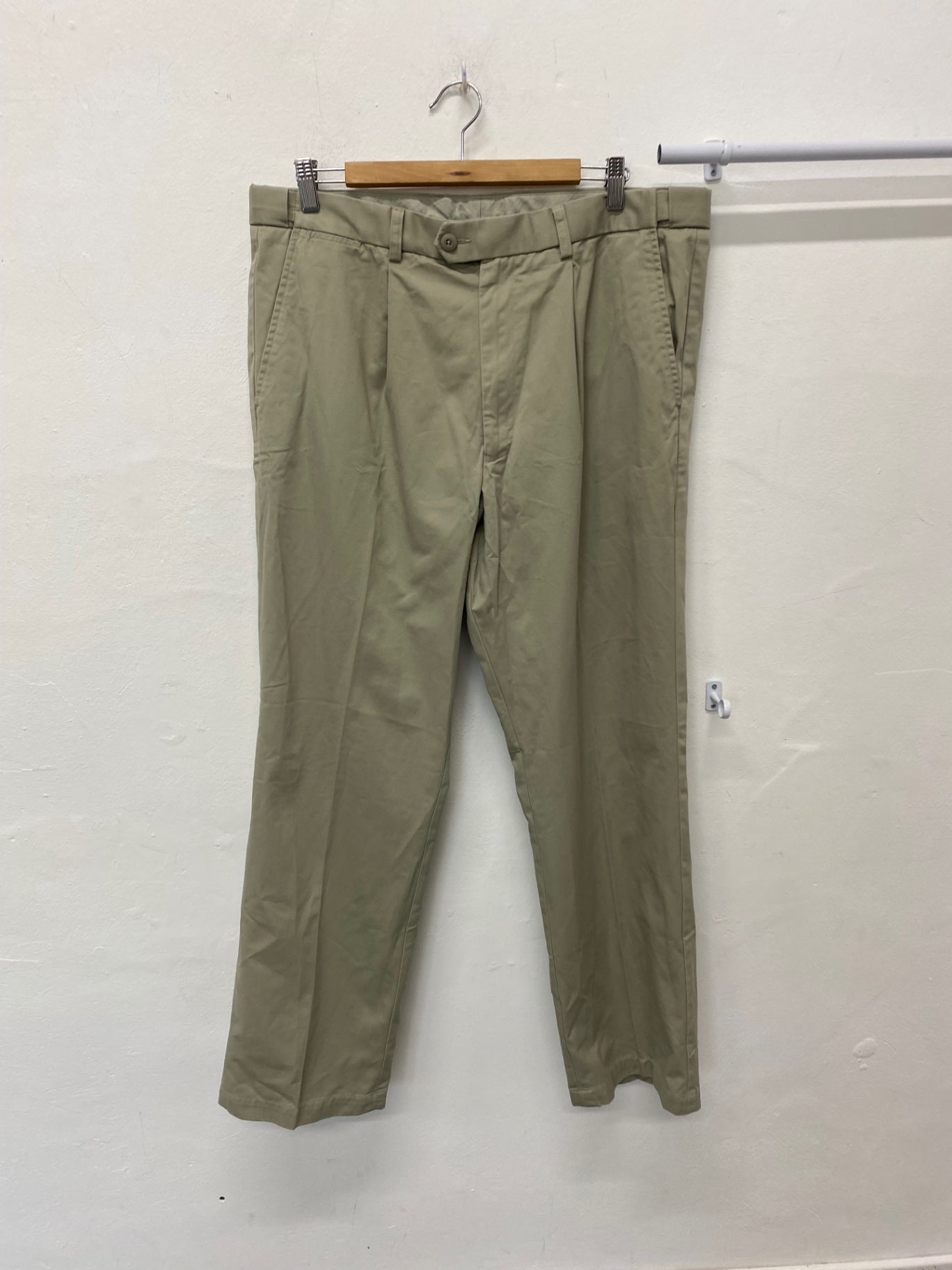 Fabulous Marks & Spencers Chino Trousers W38” Beige pleated leisure Golf SL001