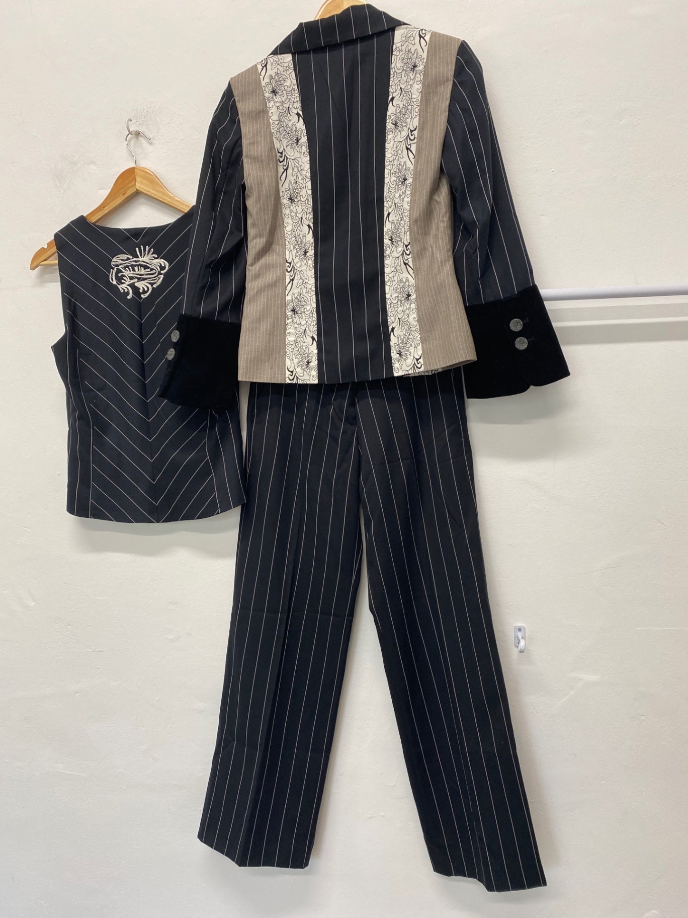 Fabulous y2K St-Martins 3 Piece Suit UKS Black pinstripes Rare BT001