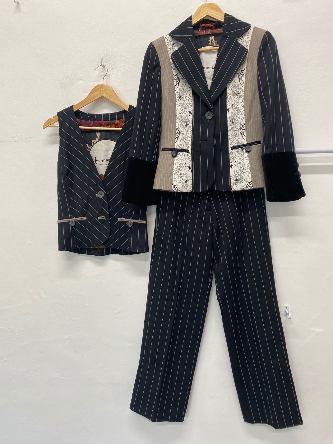 Fabulous y2K St-Martins 3 Piece Suit UKS Black pinstripes Rare BT001