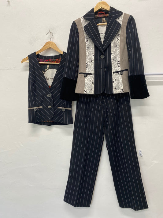 Fabulous y2K St-Martins 3 Piece Suit UKS Black pinstripes Rare BT001