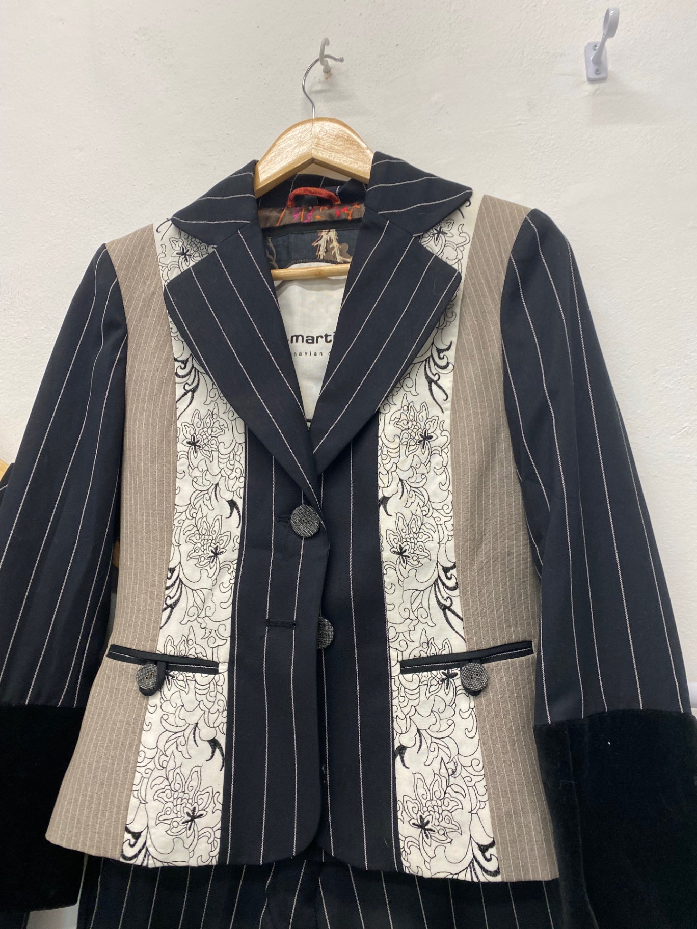 Fabulous y2K St-Martins 3 Piece Suit UKS Black pinstripes Rare BT001