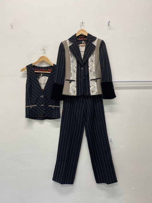 Fabulous y2K St-Martins 3 Piece Suit UKS Black pinstripes Rare BT001
