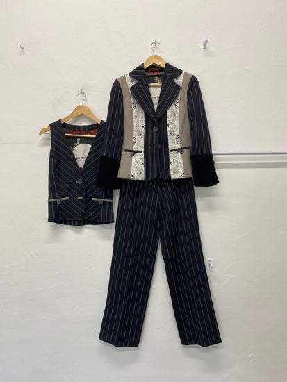 Fabulous y2K St-Martins 3 Piece Suit UKS Black pinstripes Rare BT001