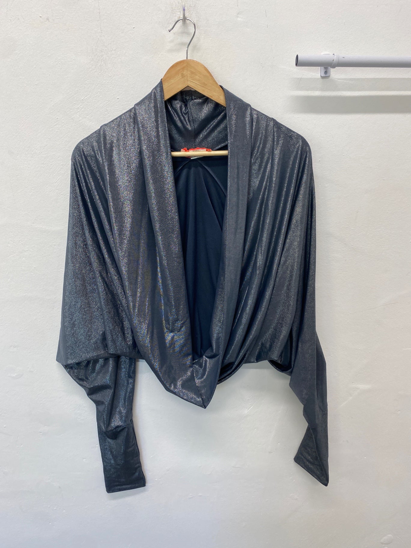 Fabulous Lulu & Red Kimono Shrug Uk 10 Silver Boho retro chic BT001