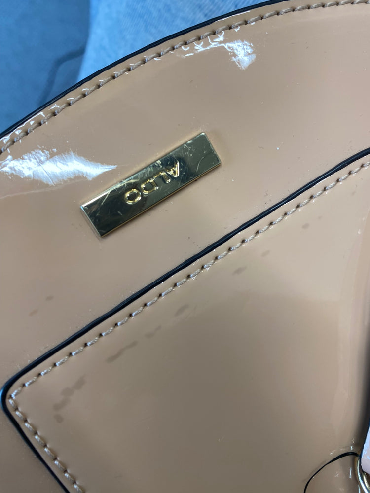 Fabulous Aldo Lips Handbag One size Beige chain handle GC003