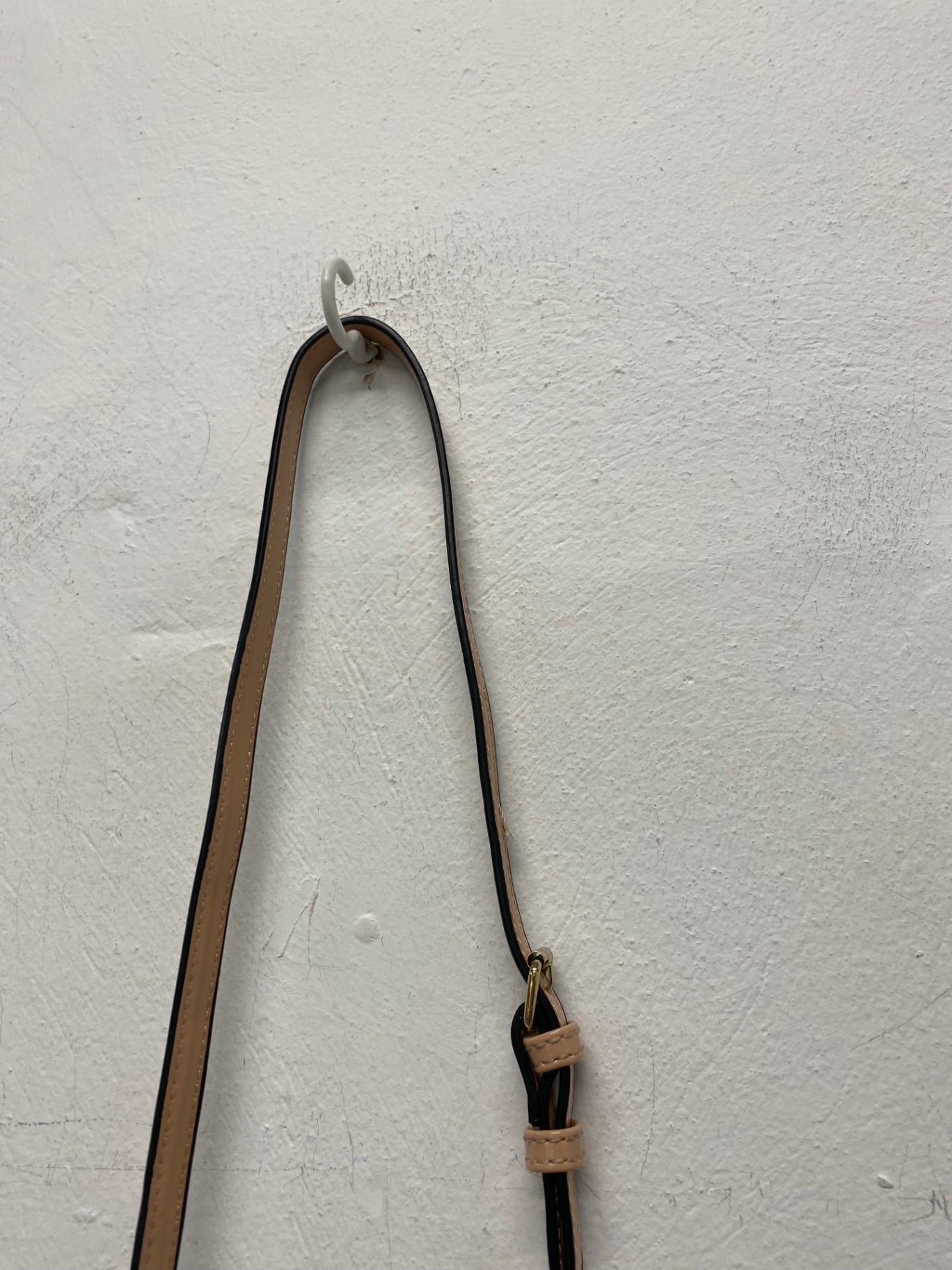 Fabulous Aldo Lips Handbag One size Beige chain handle GC003