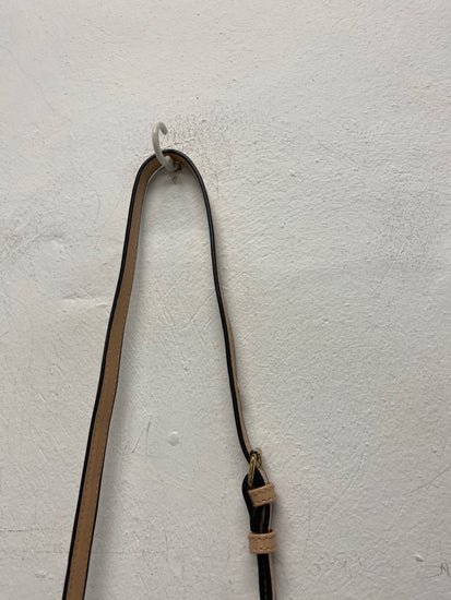 Fabulous Aldo Lips Handbag One size Beige chain handle GC003