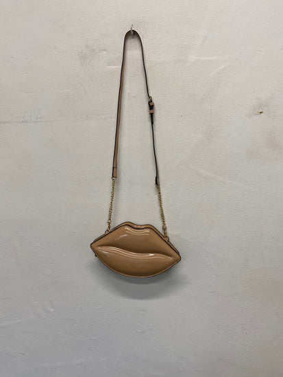 Fabulous Aldo Lips Handbag One size Beige chain handle GC003