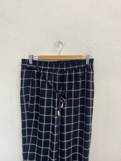 Fabulous Mango Cropped trousers UK M Navy blue checkered AM013