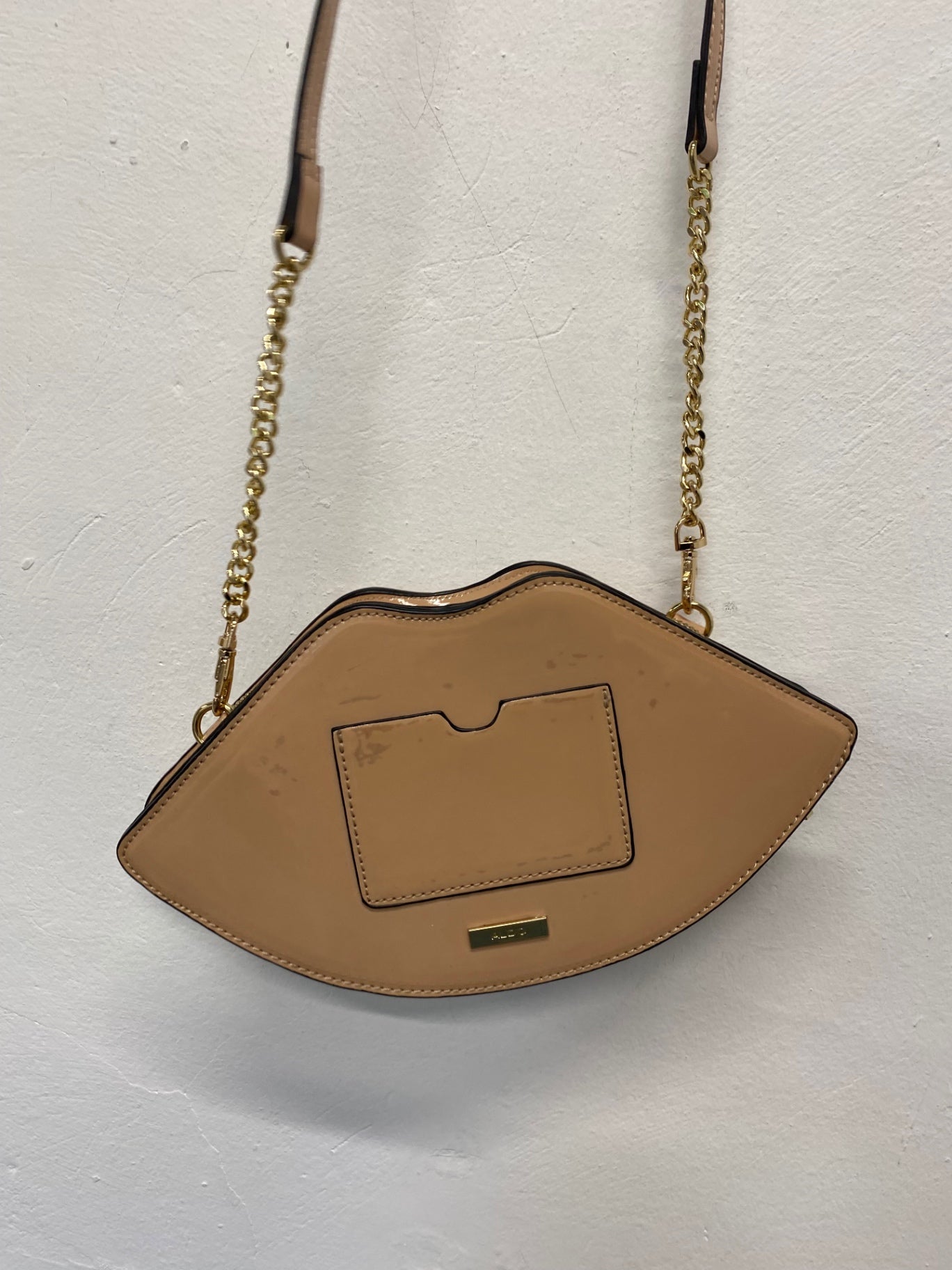 Fabulous Aldo Lips Handbag One size Beige chain handle GC003