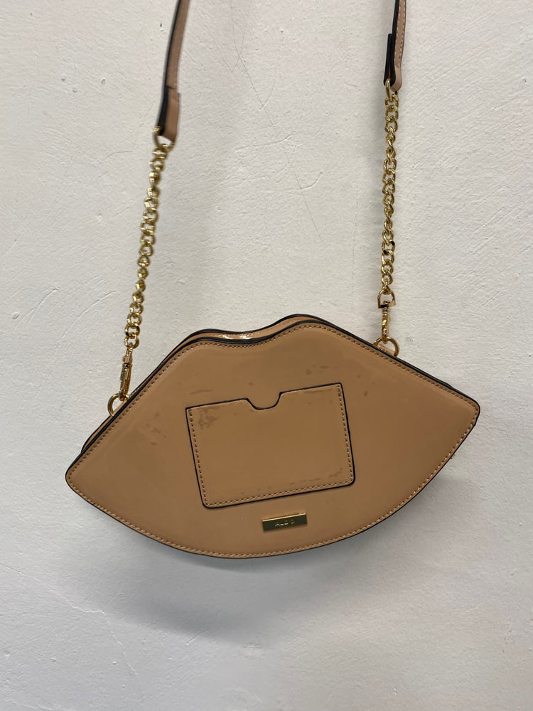 Fabulous Aldo Lips Handbag One size Beige chain handle GC003