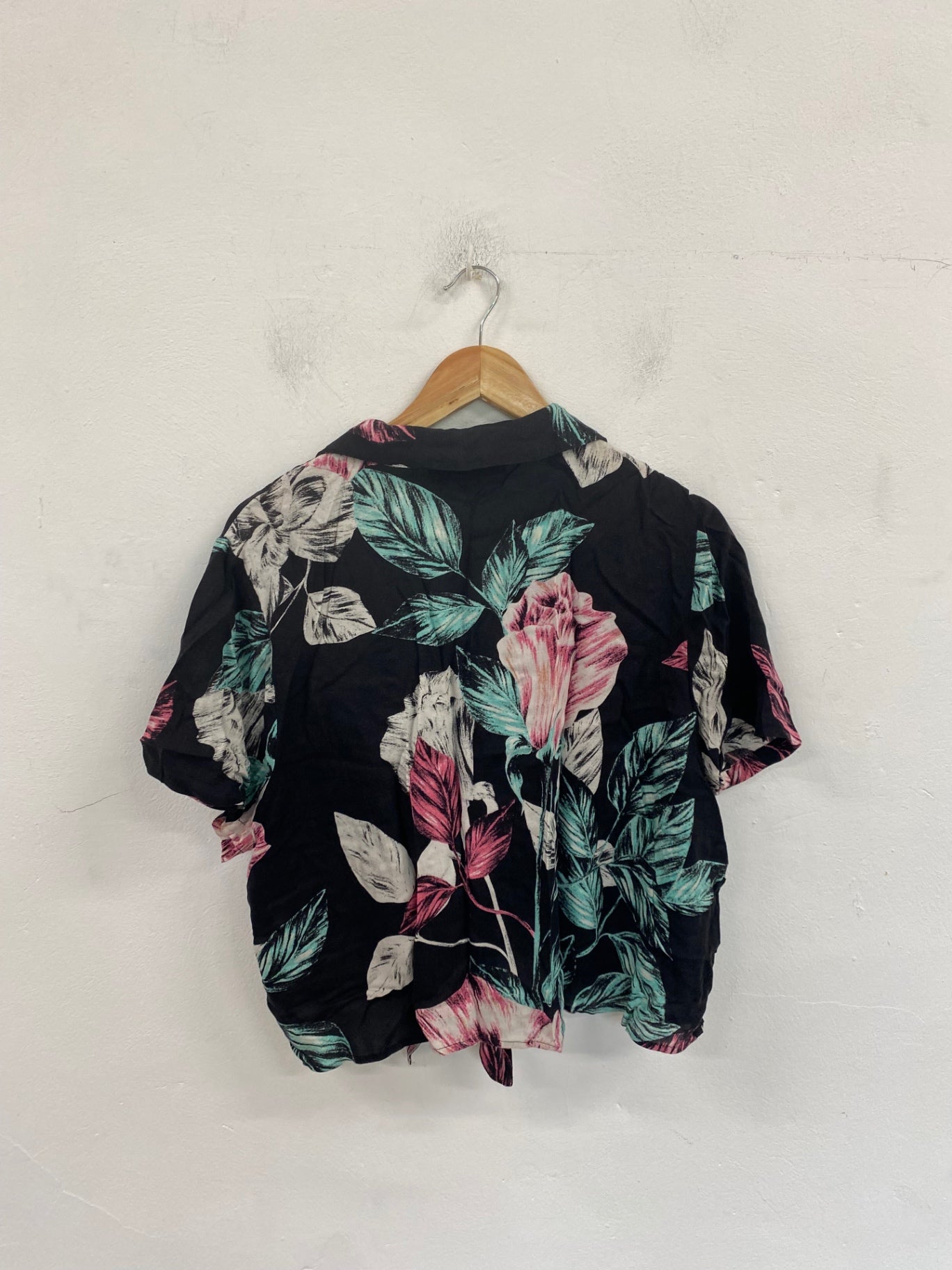 Fabulous KENDALL + KYLIE Crop Top UK16 Black Multi Botanical GC003