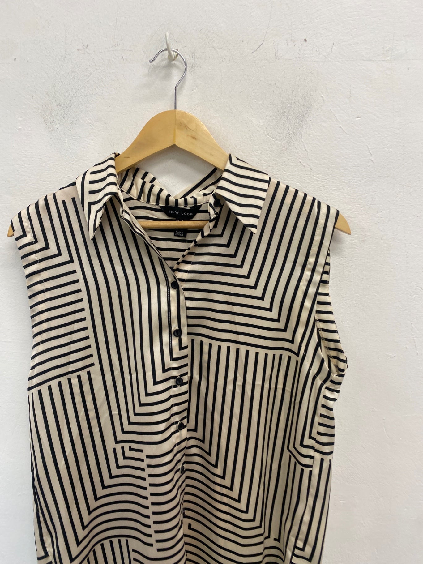 Fabulous New look Sleeveless Shirt UK8 Beige black striped VT002
