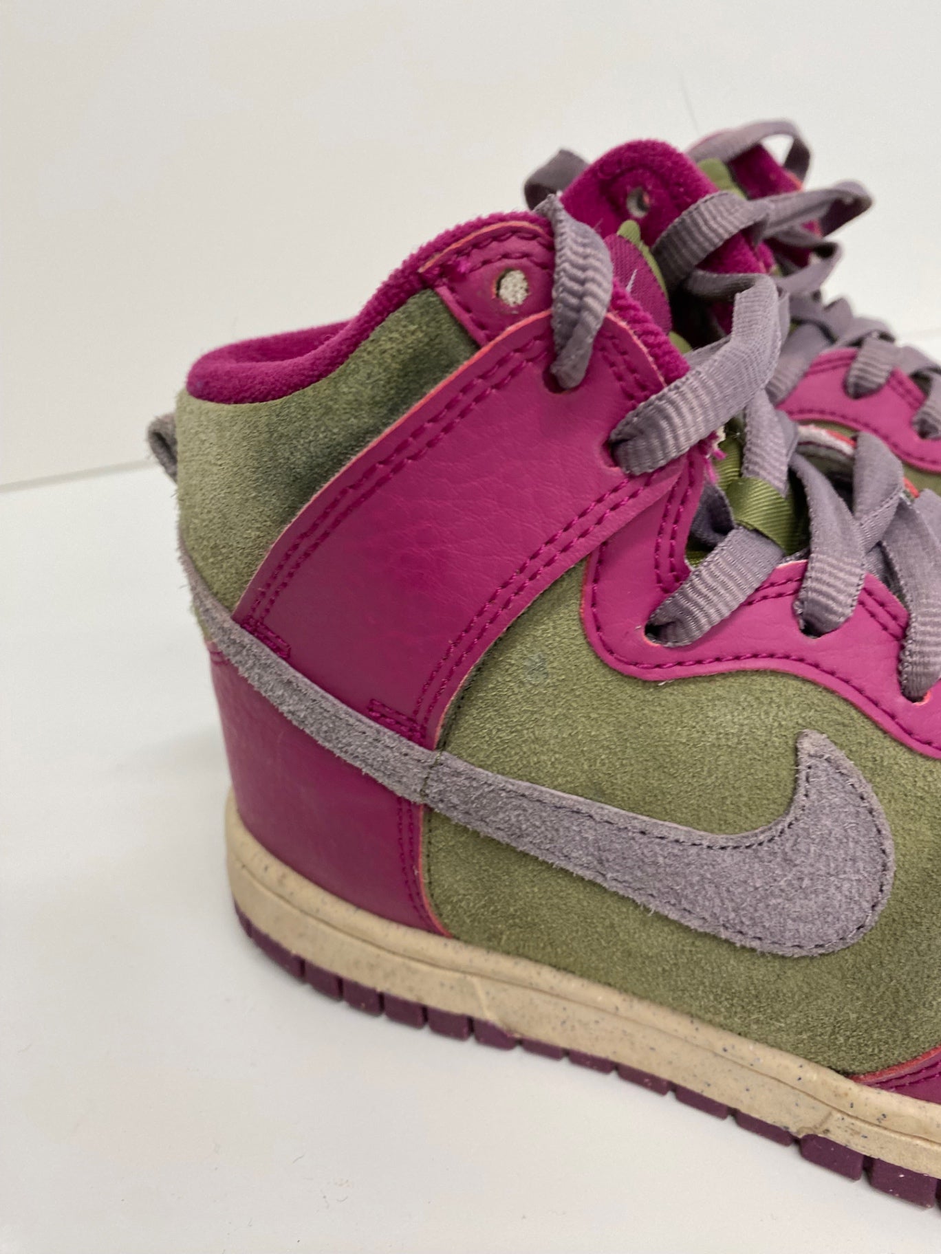 Fabulous Nike Dunk High Dynamic Berry Sneakers UK4 Pink & Olive Green Rare VT002