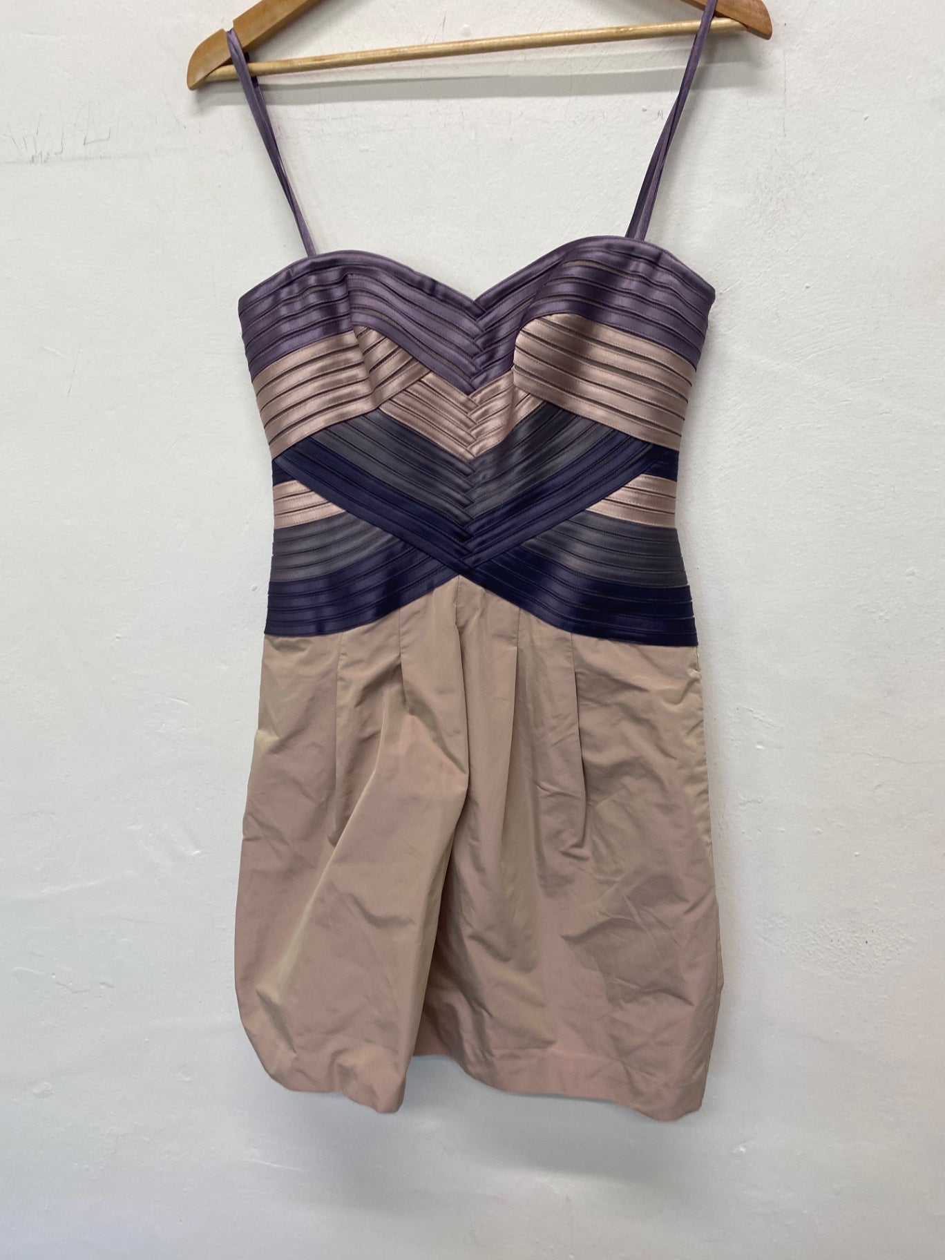 Gorgeous BCBGMAXAZRIA Party Dress UK8 Beige purple party occasion LB005