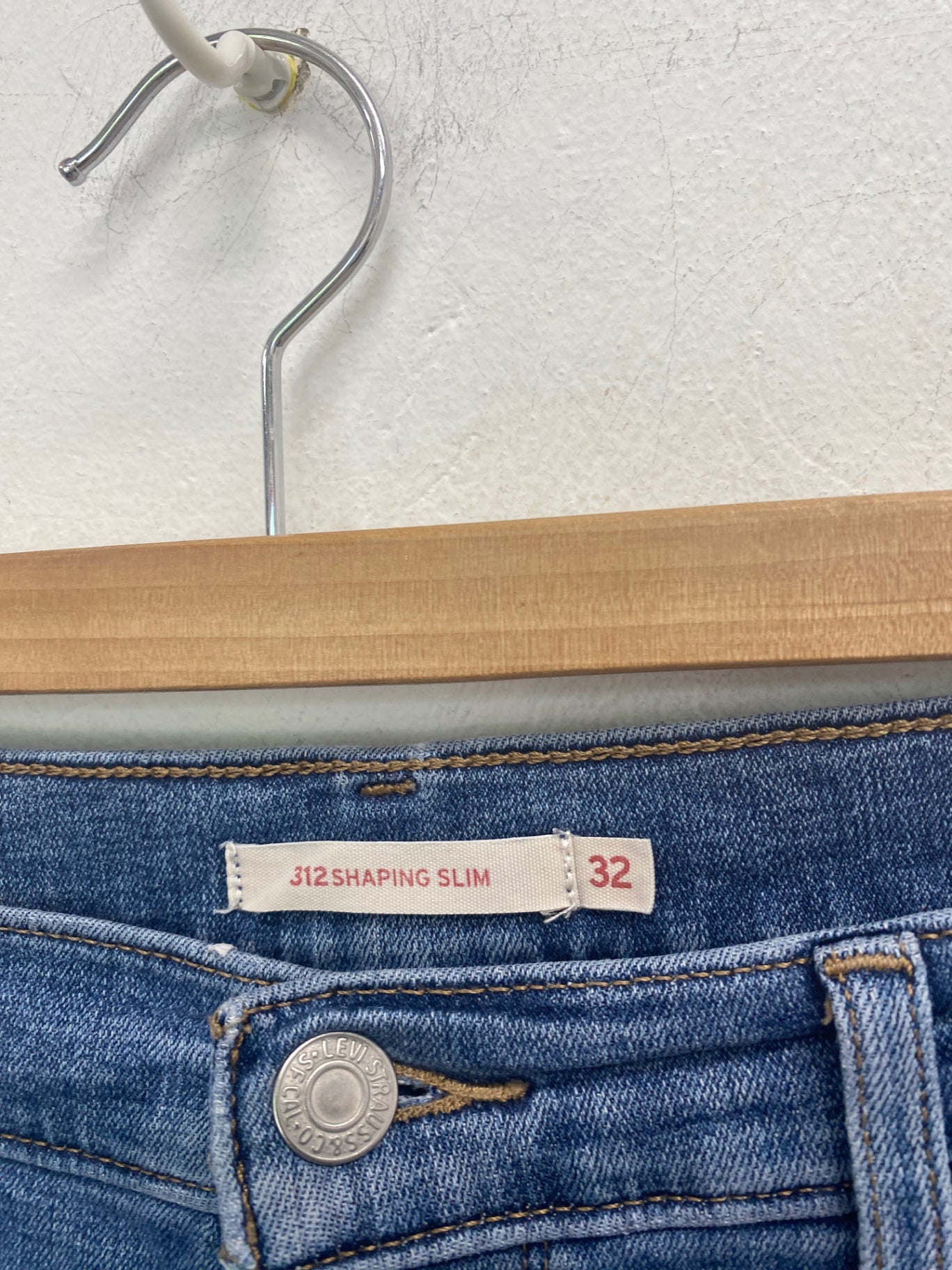 Gorgeous Levi’s 312 shaping slimJeans W32" L30” NR002