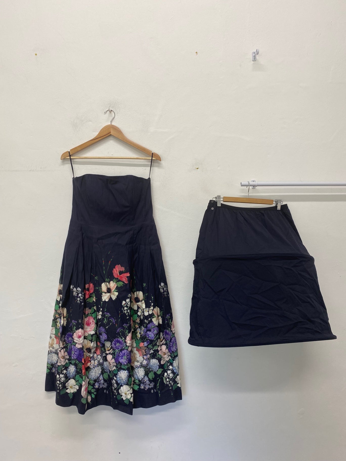 Gorgeous & Other Stories Ballgown Uk14 Navy floral With hoop NR002