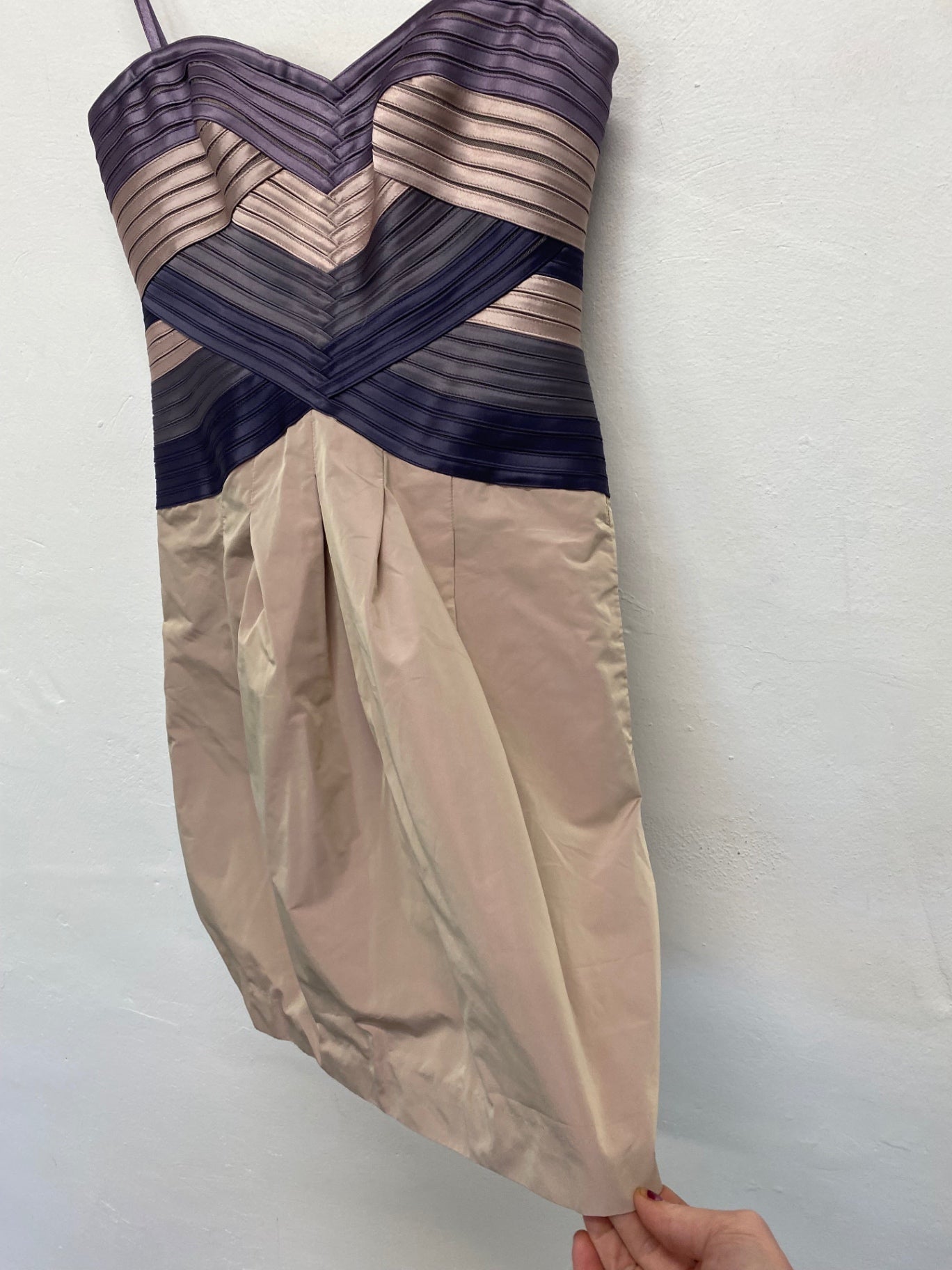 Gorgeous BCBGMAXAZRIA Party Dress UK8 Beige purple party occasion LB005