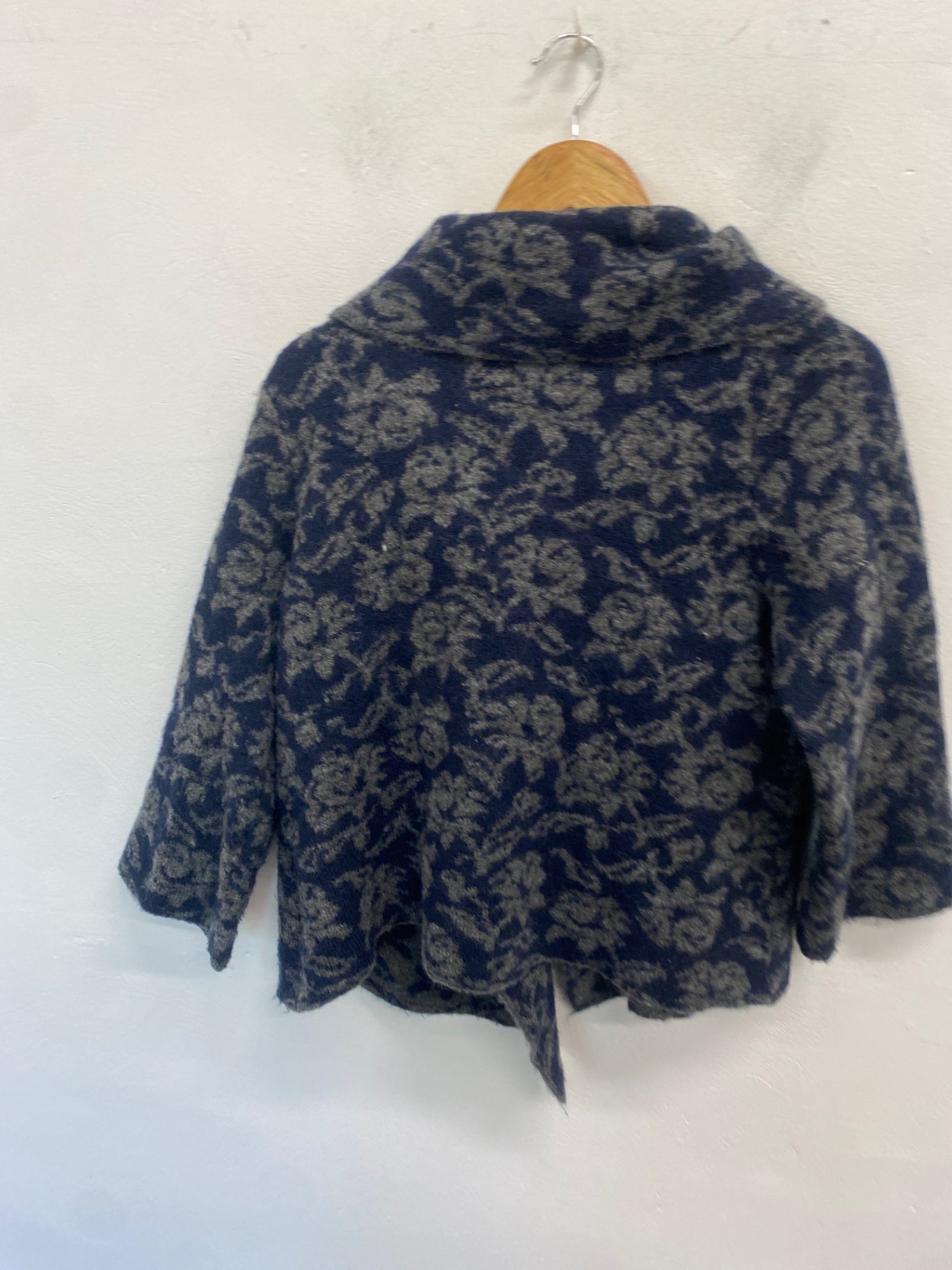 Gorgeous Ellen Tracy Poncho UK L Navy blue pattern NR002