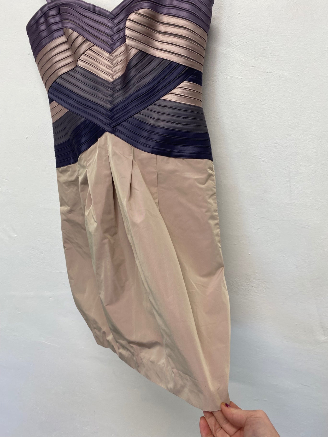 Gorgeous BCBGMAXAZRIA Party Dress UK8 Beige purple party occasion LB005