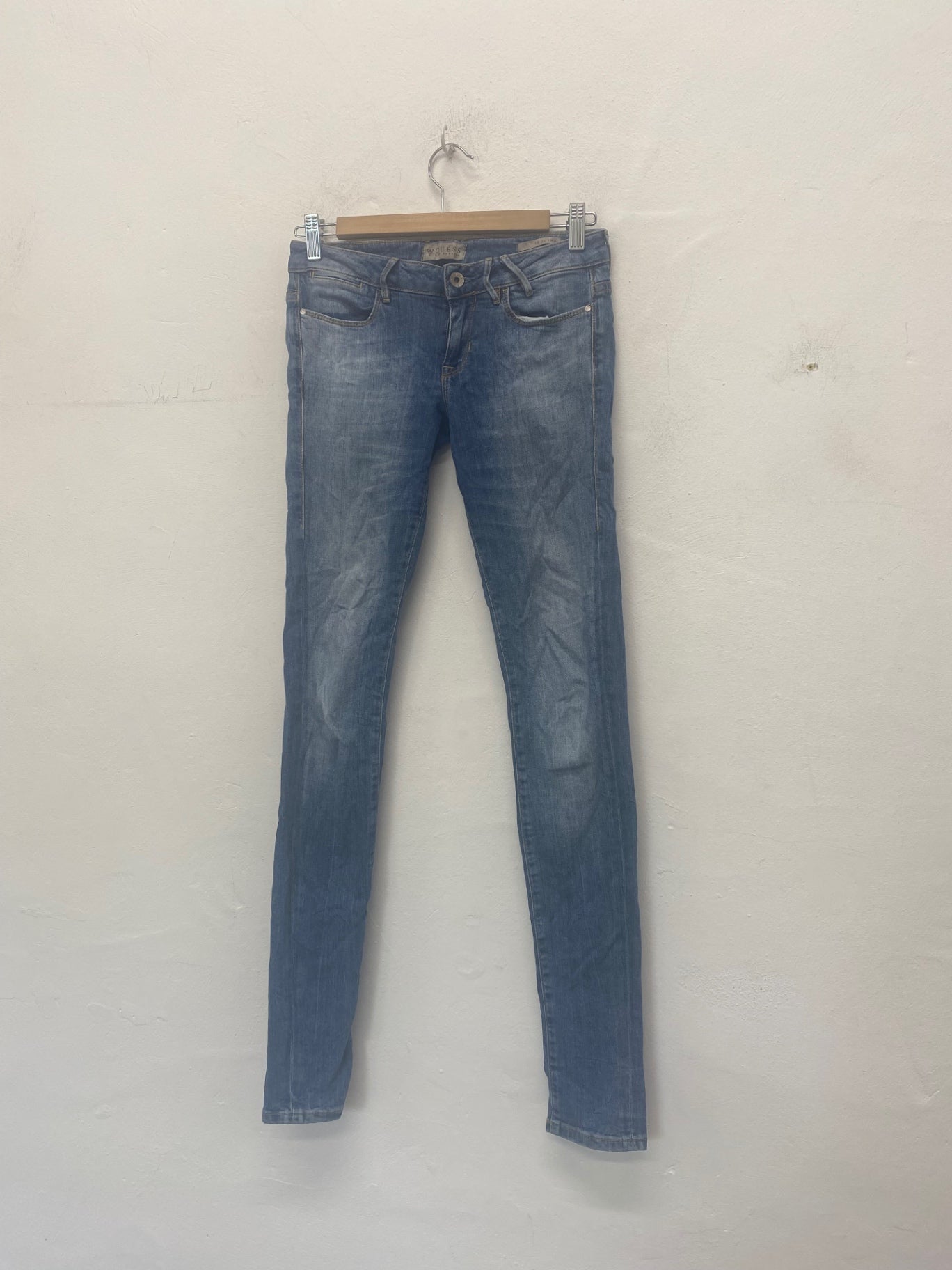 Gorgeous Guess Jegging Jeans W27” Blue distressed SL002