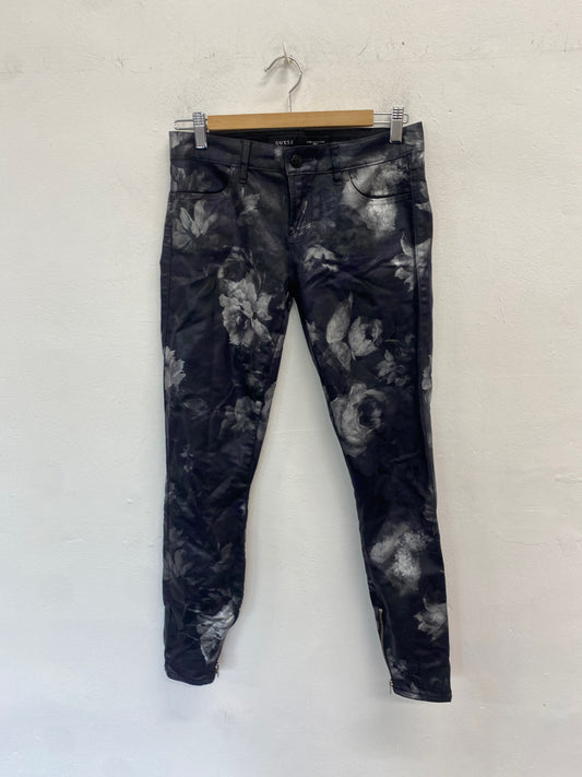 Gorgeous GUESS Low rise Jeans W29" Black grey floral SL002