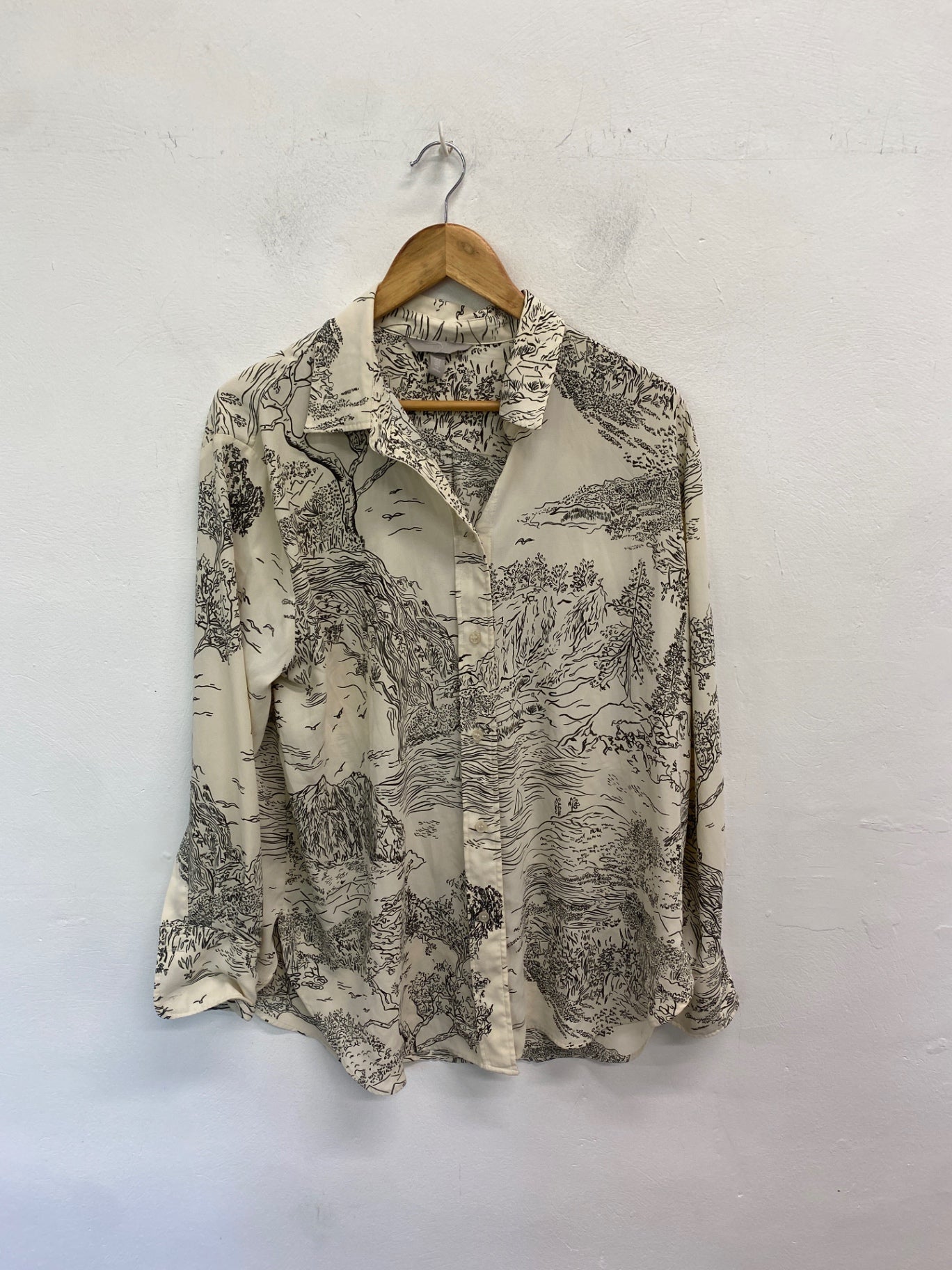 Gorgeous H&M Shirt UK M Beige with Black Pattern lightweight NR002