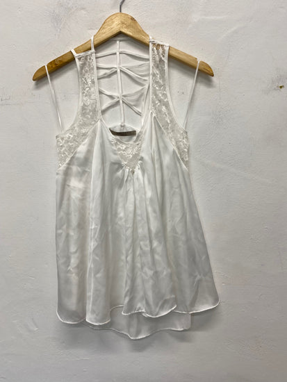 Gorgeous Guess Camisole UK S White slinky classic SL002