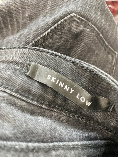 Gorgeous Guess Low W27” Black pinstripe SL002