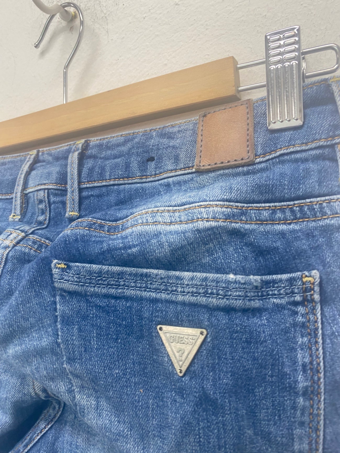 Gorgeous Guess Jegging Jeans W27” Blue distressed SL002