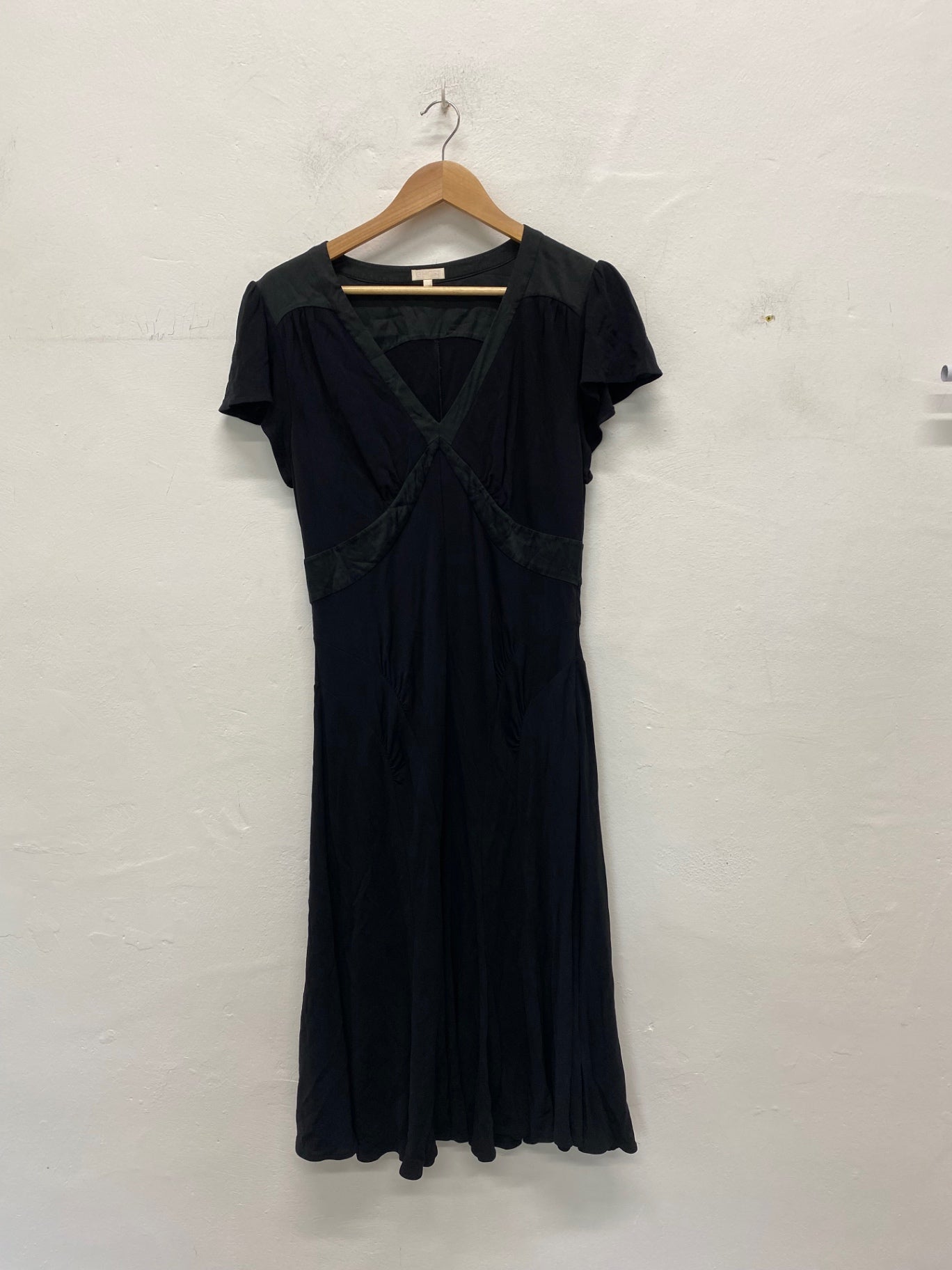 Gorgeous Ghost Evening Dress UkL Black midi classic elegant NR002