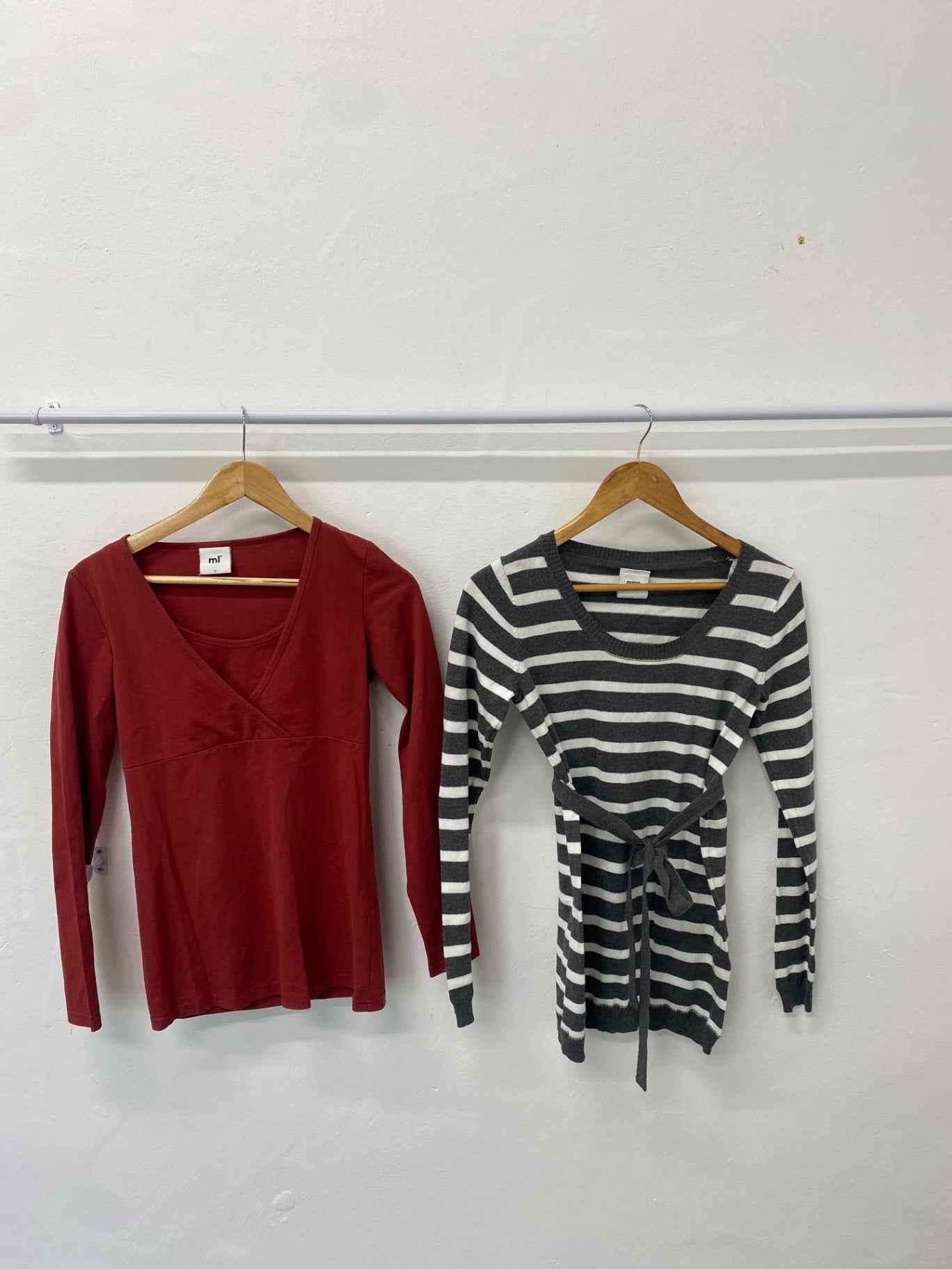 Gorgeous duo of Mamalicious Maternity Top UK8 Red grey SL002 #8 